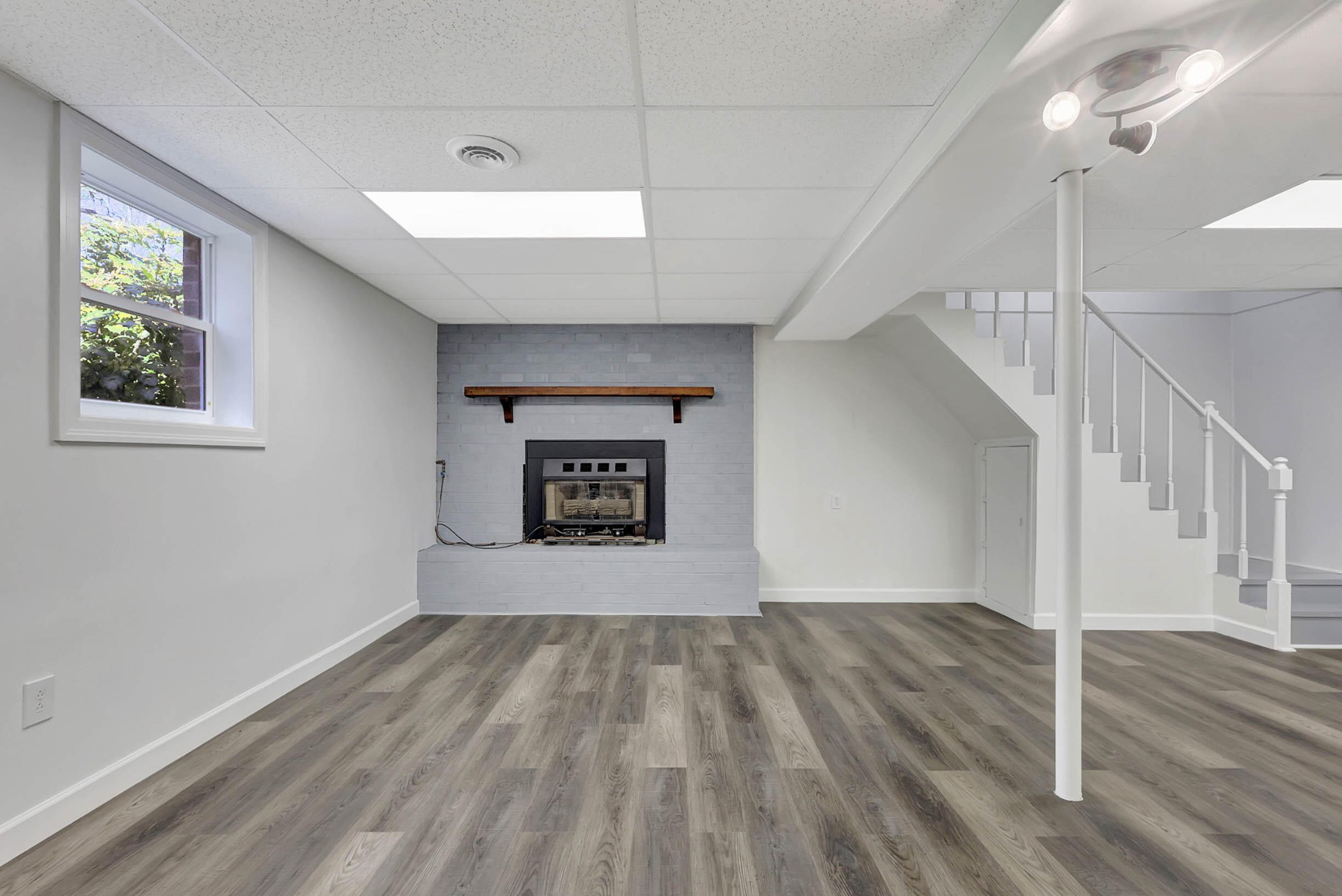 1025 Whisperwood Trail, NE