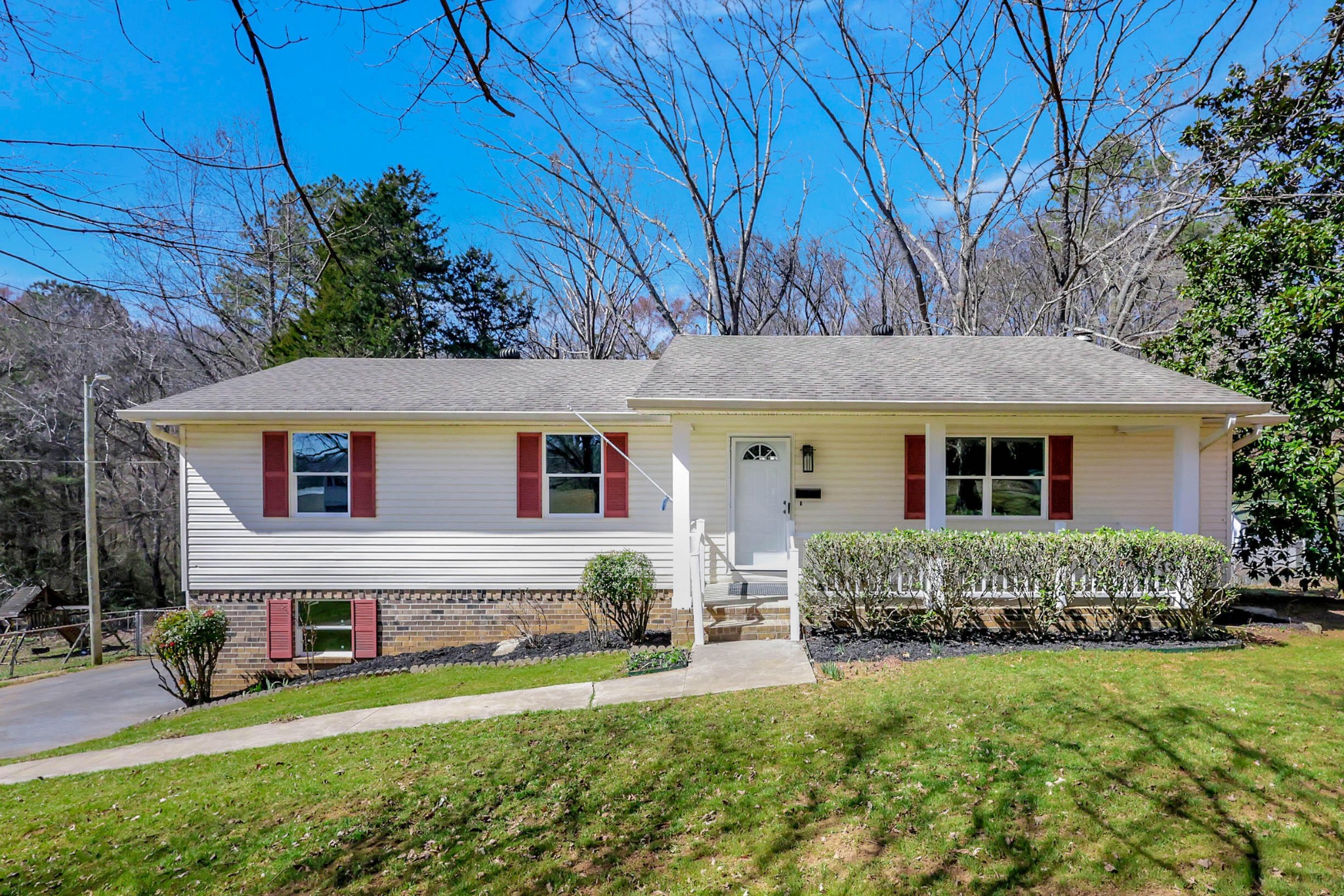 1025 Whisperwood Trail, NE