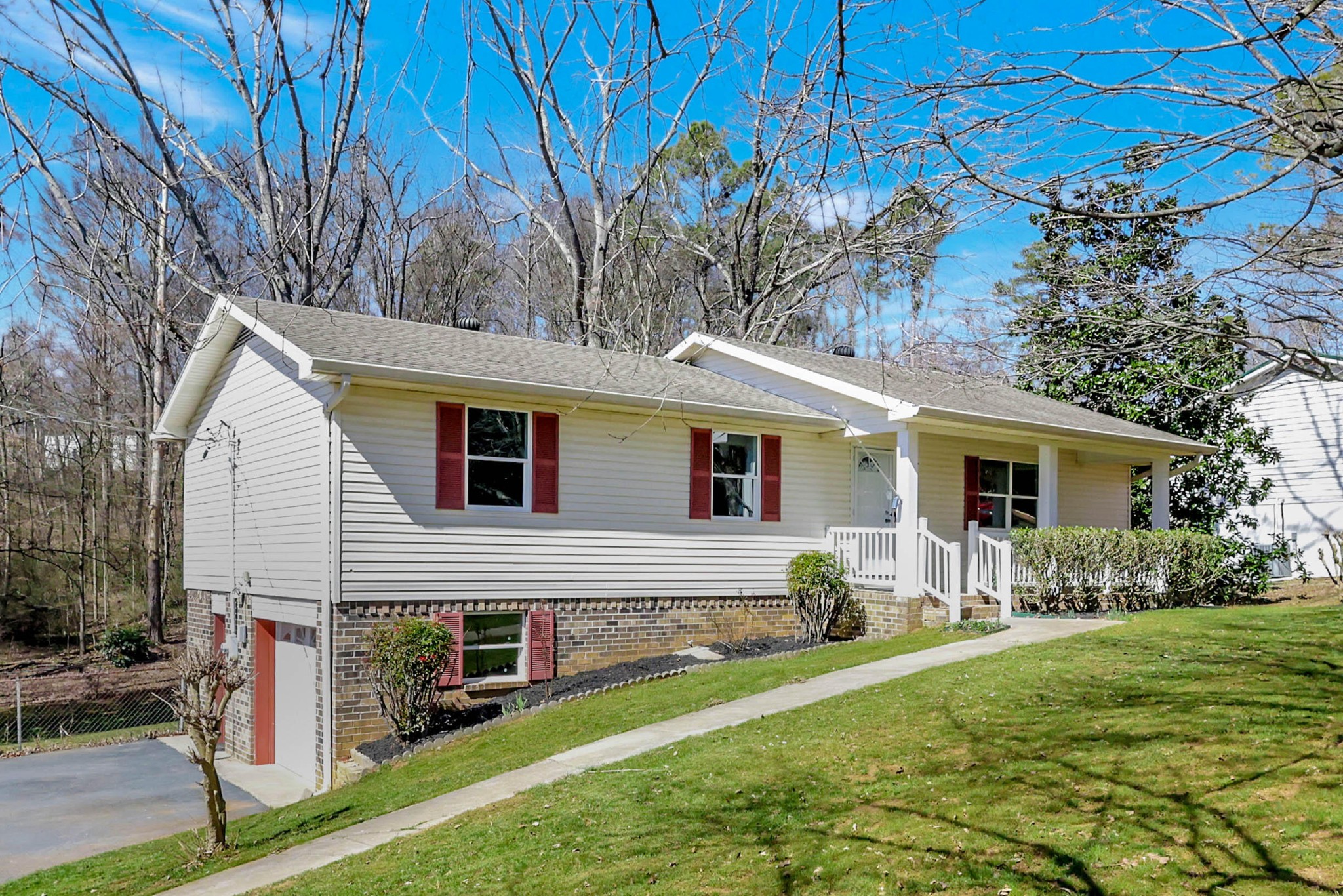 1025 Whisperwood Trail, NE