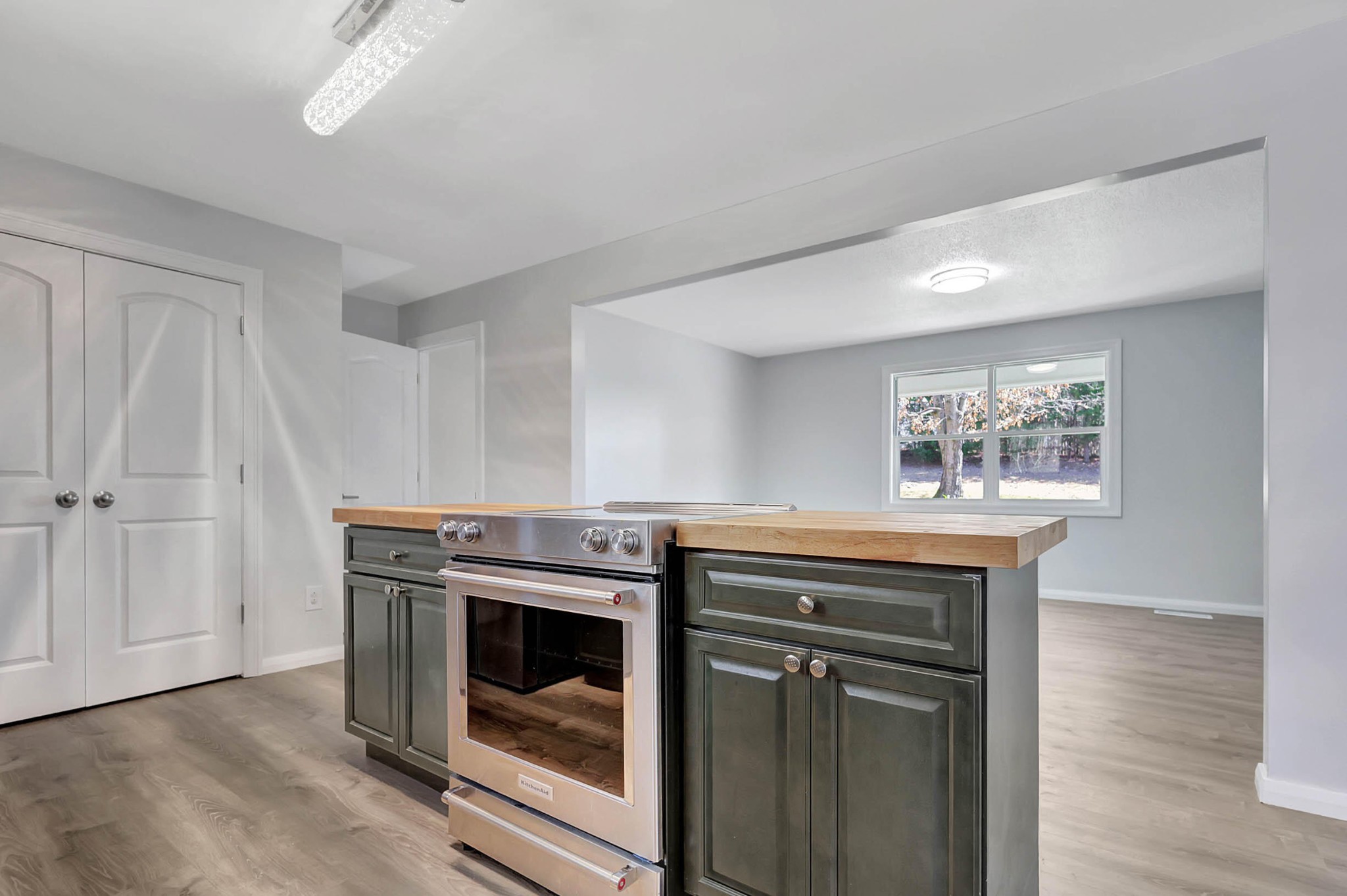 1025 Whisperwood Trail, NE