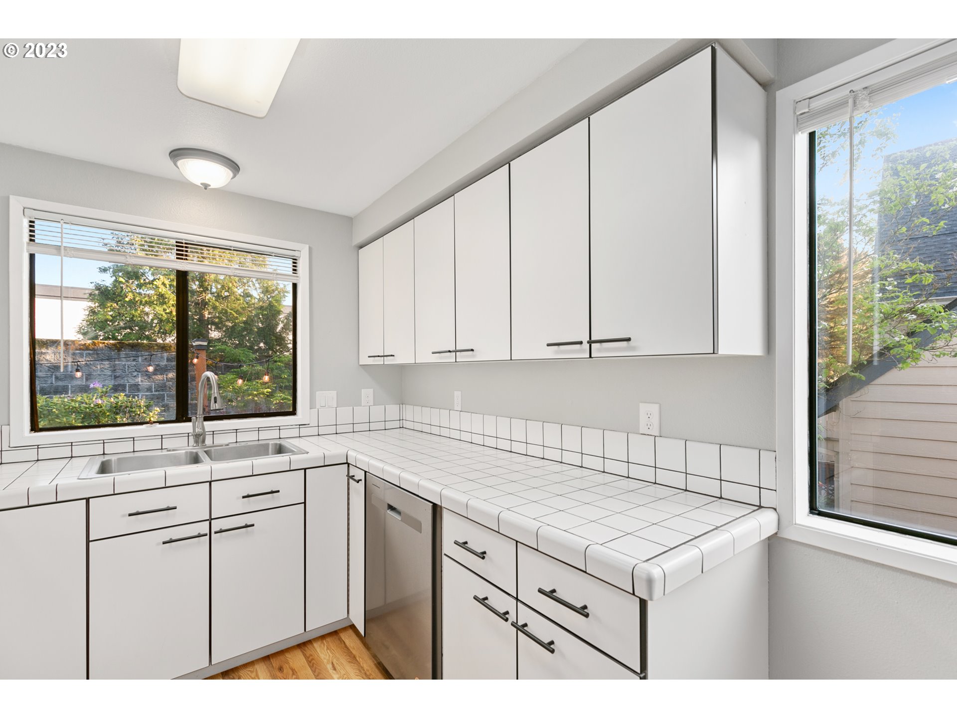 371 NE VILLAGE SQUIRE AVE 8