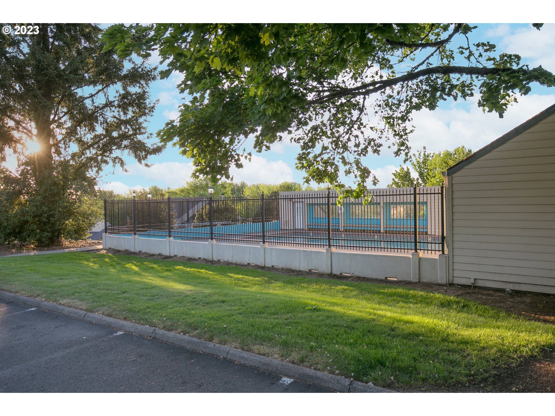 371 NE VILLAGE SQUIRE AVE 8