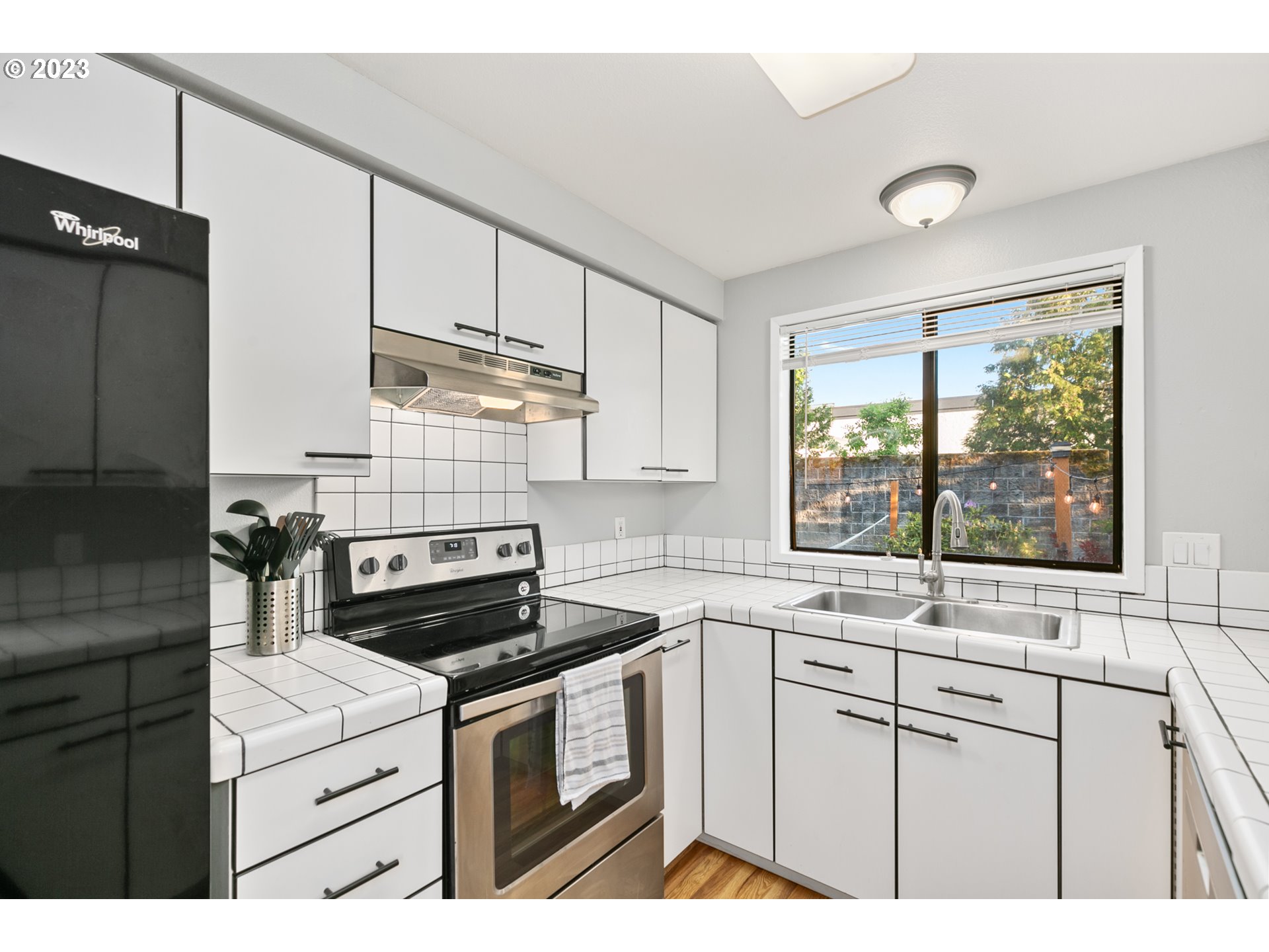 371 NE VILLAGE SQUIRE AVE 8