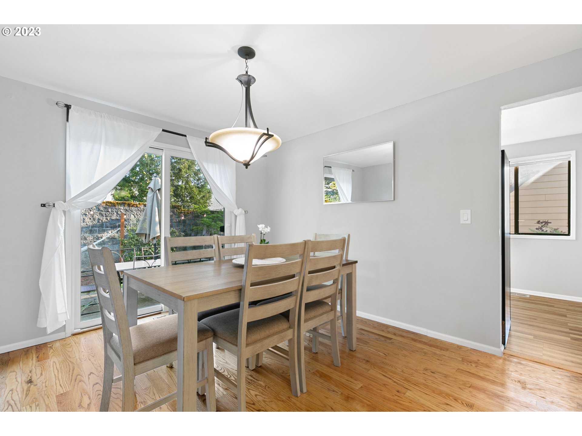 371 NE VILLAGE SQUIRE AVE 8