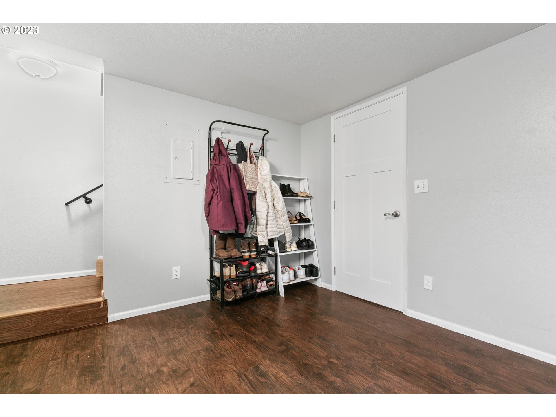 371 NE VILLAGE SQUIRE AVE 8