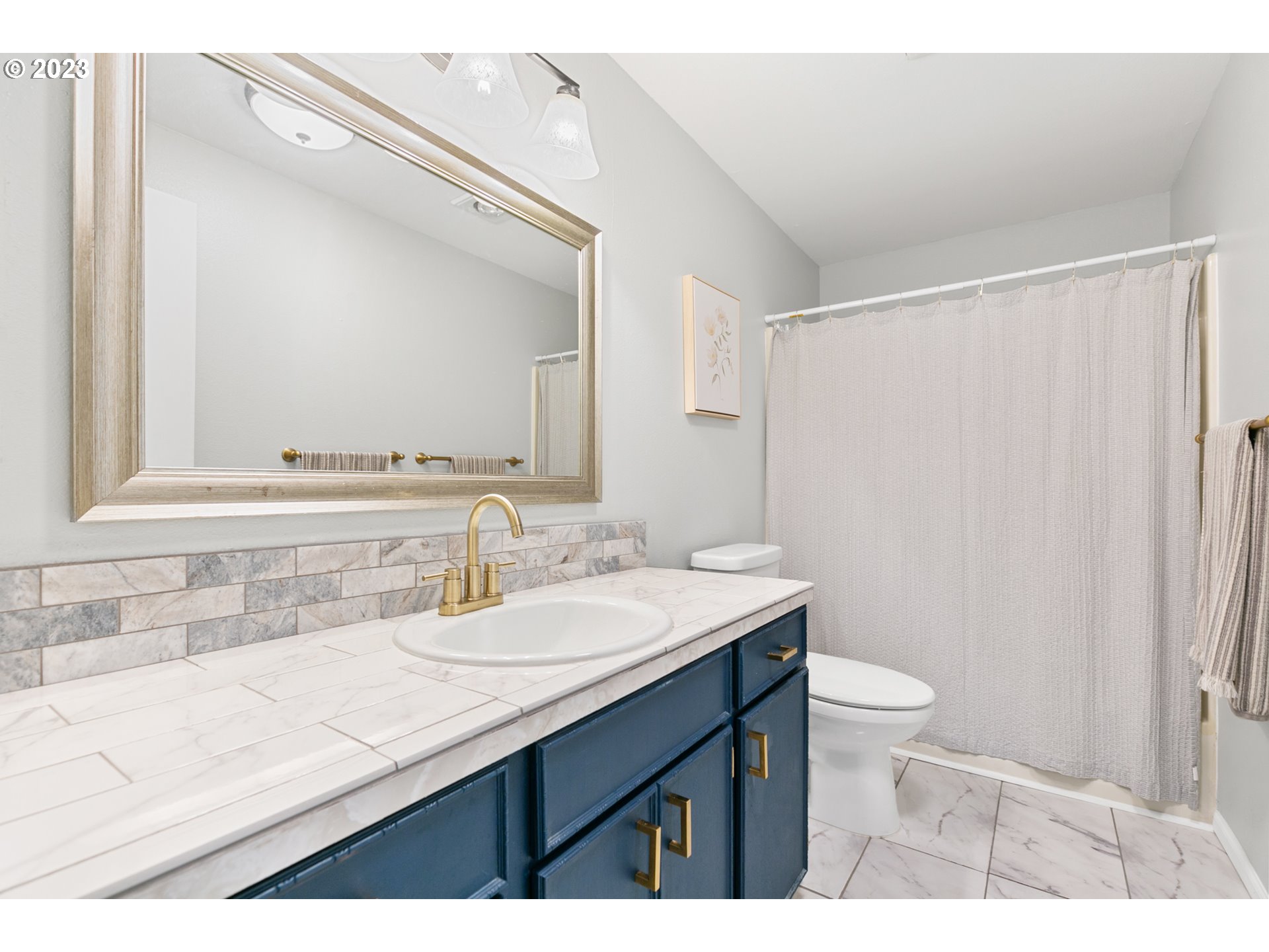 371 NE VILLAGE SQUIRE AVE 8