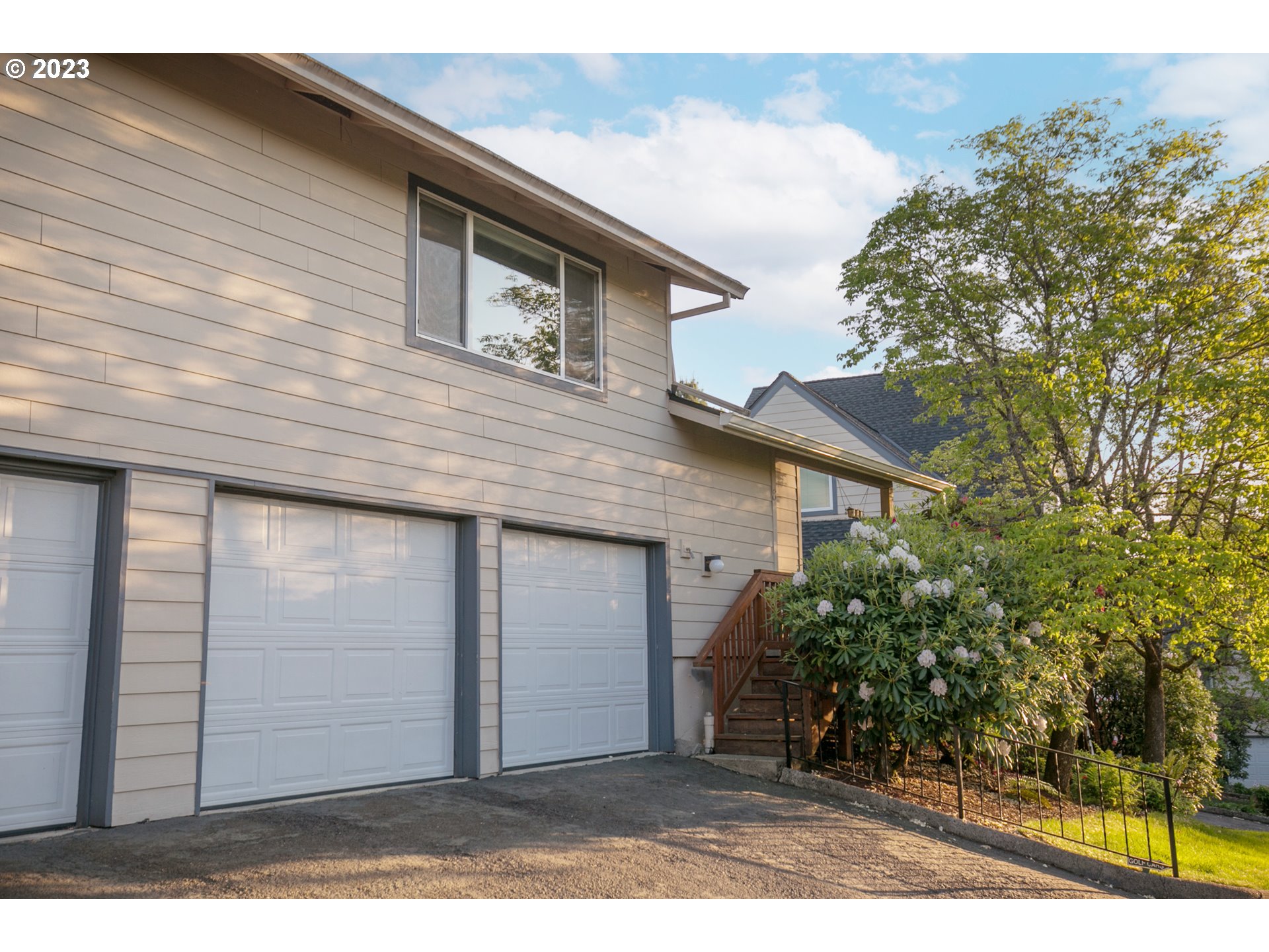 371 NE VILLAGE SQUIRE AVE 8