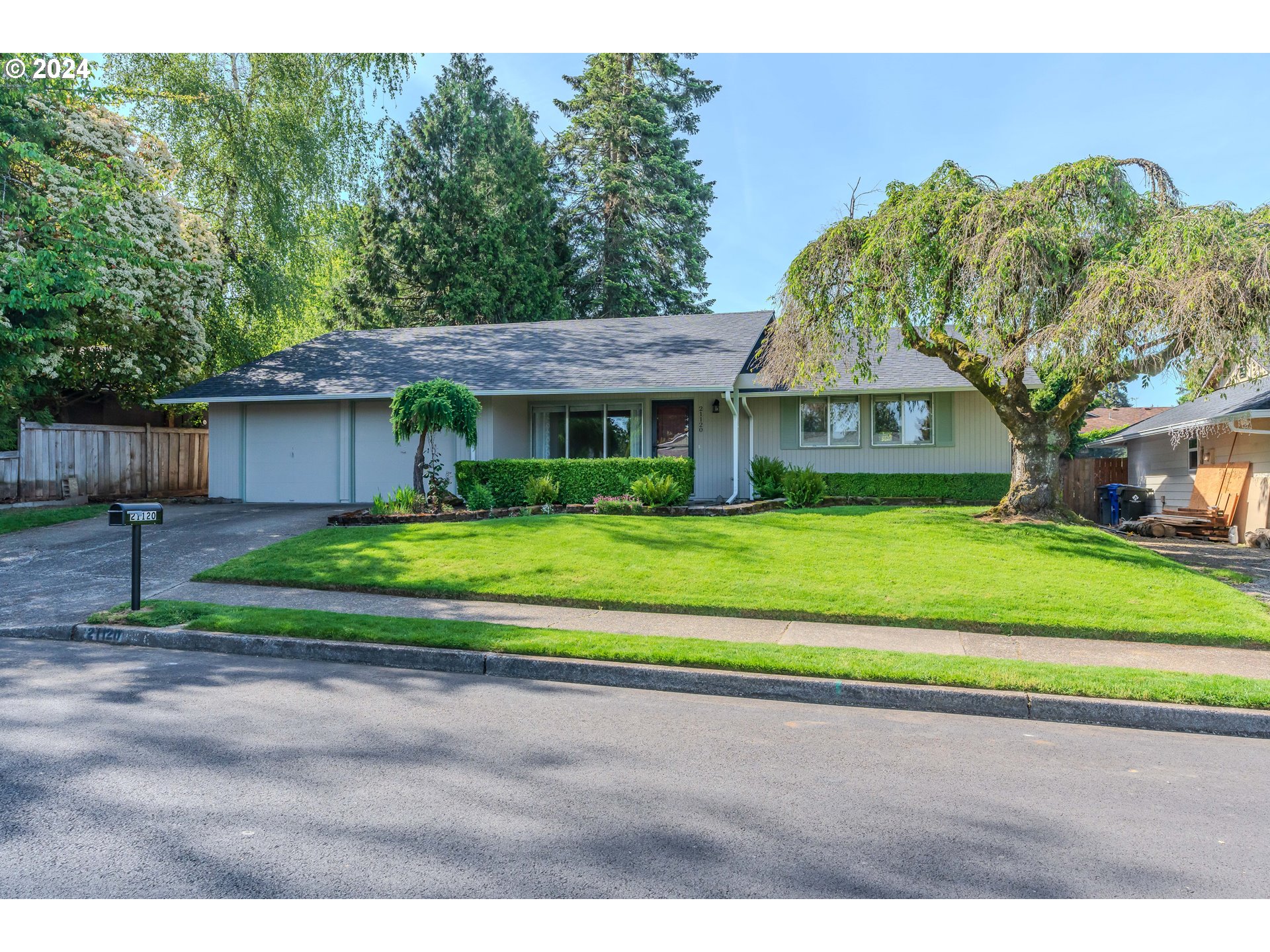 21120 SE YAMHILL ST