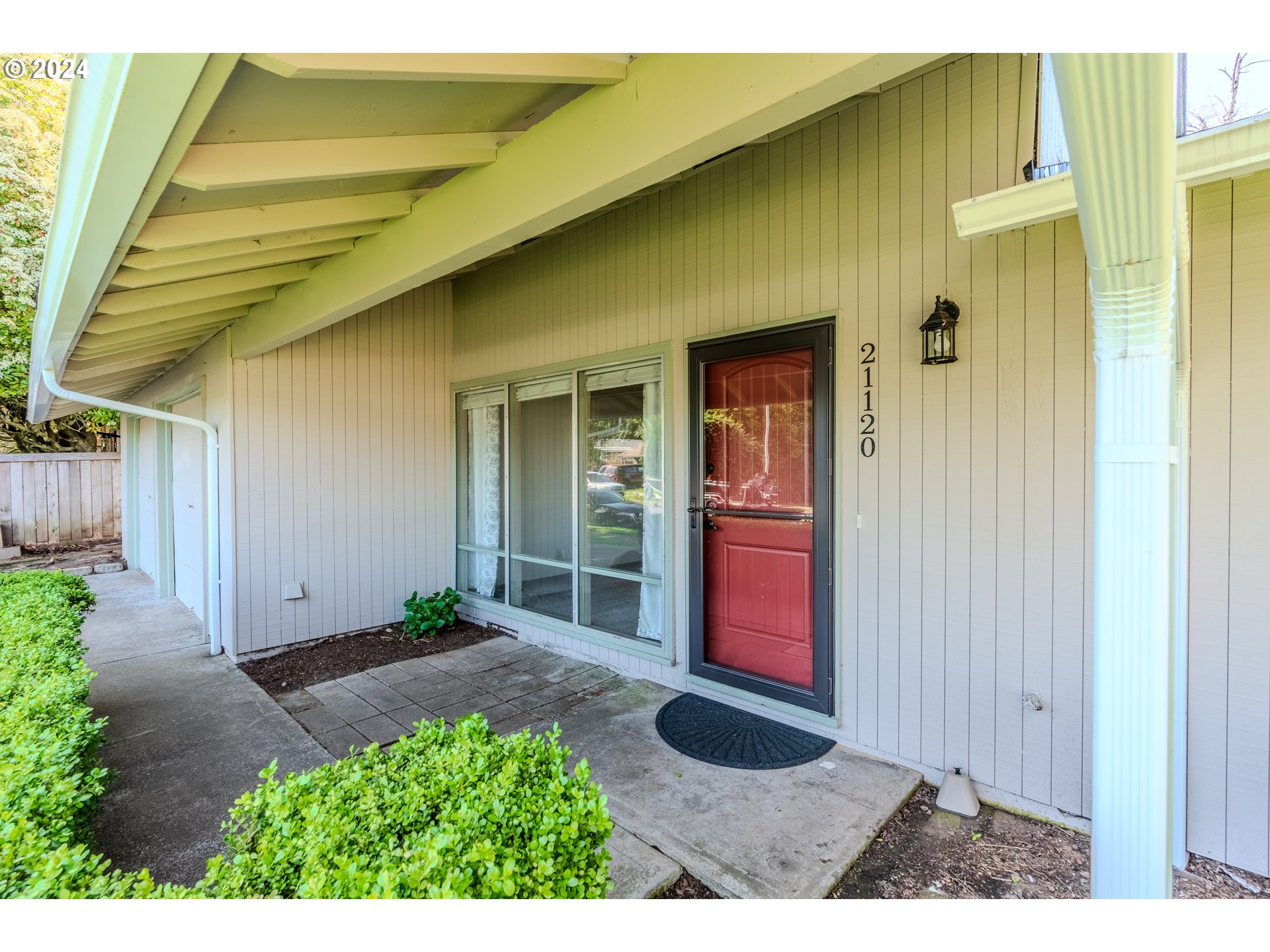 21120 SE YAMHILL ST