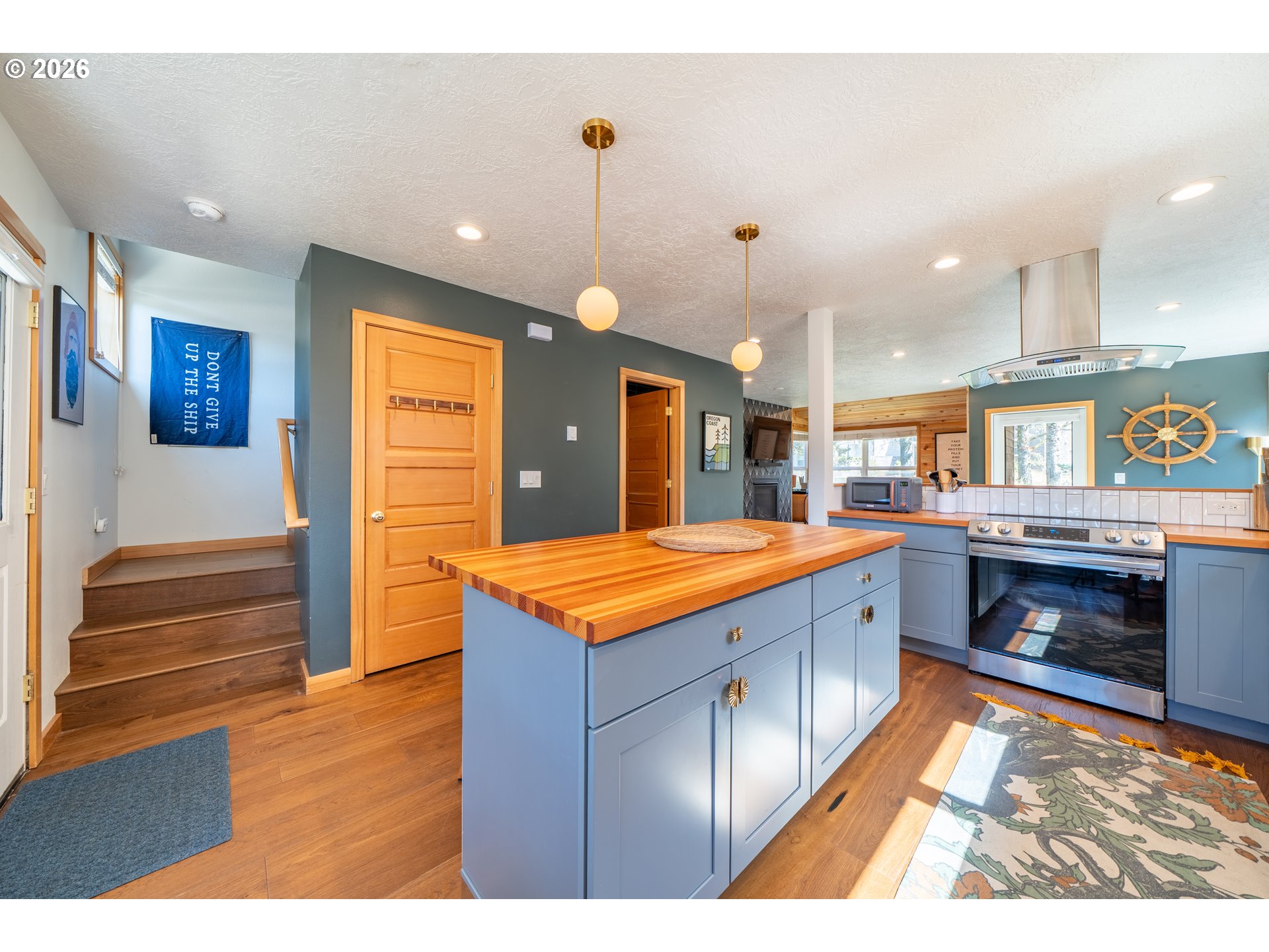 5855 BAREFOOT LN