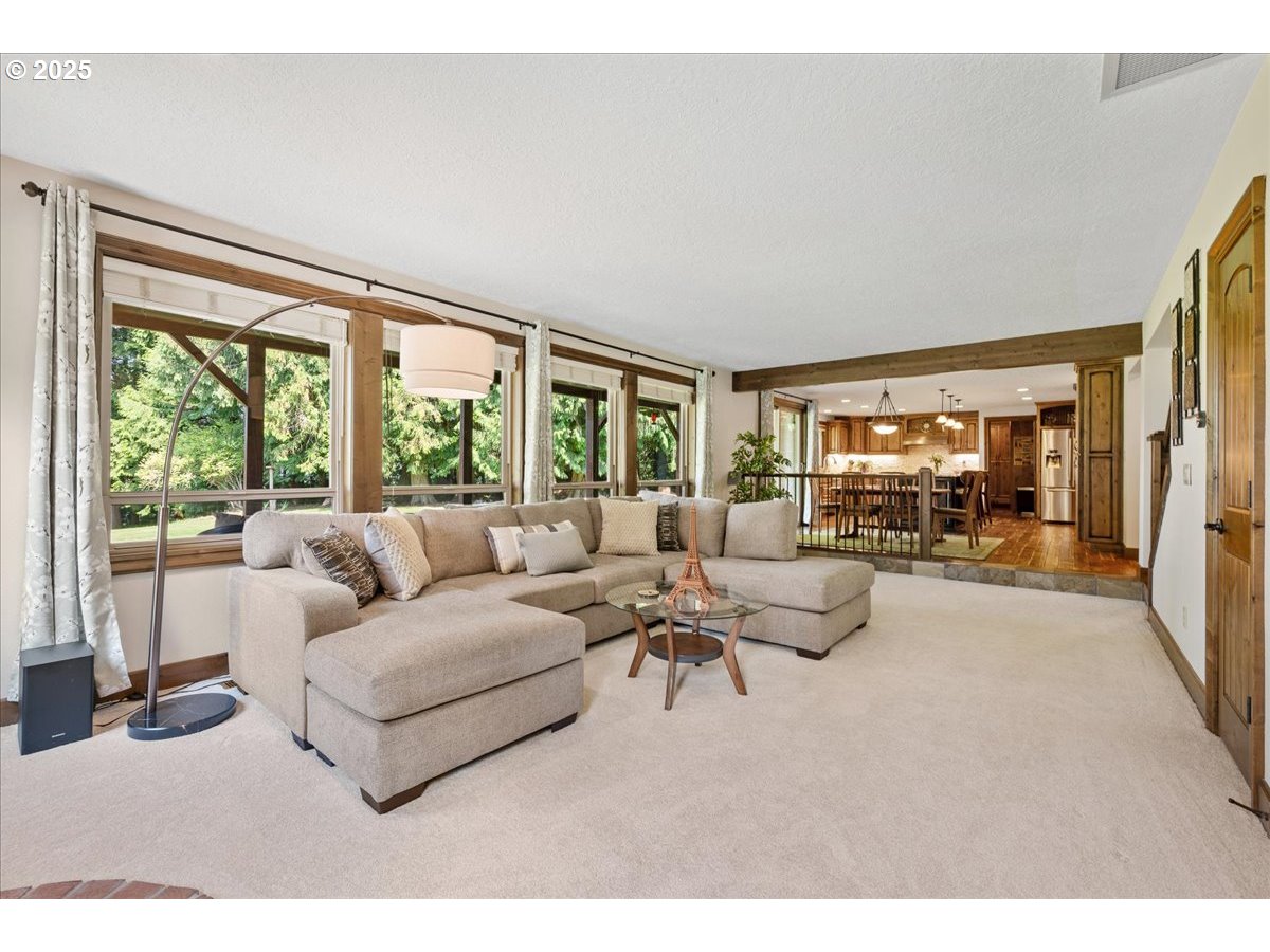 3633 SE Oxbow PKWY