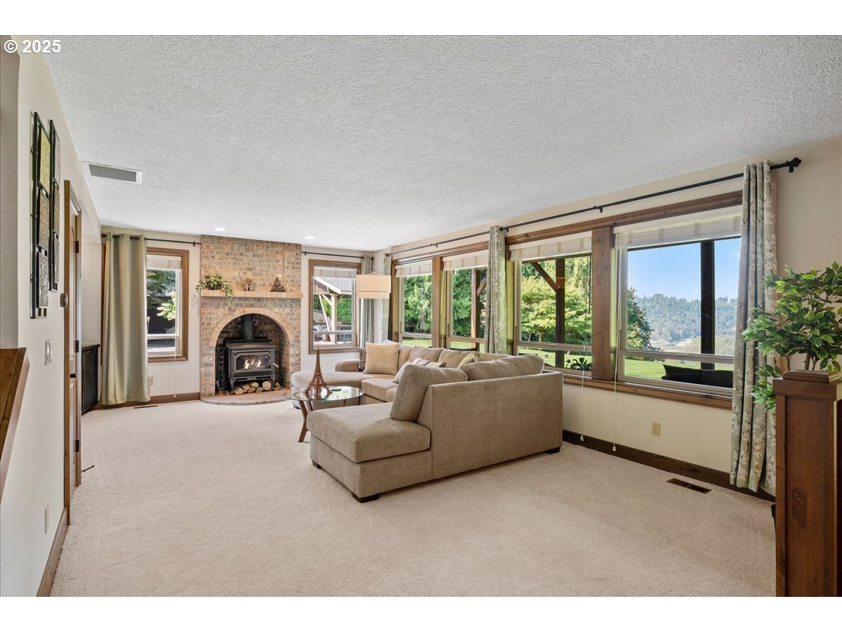 3633 SE Oxbow PKWY