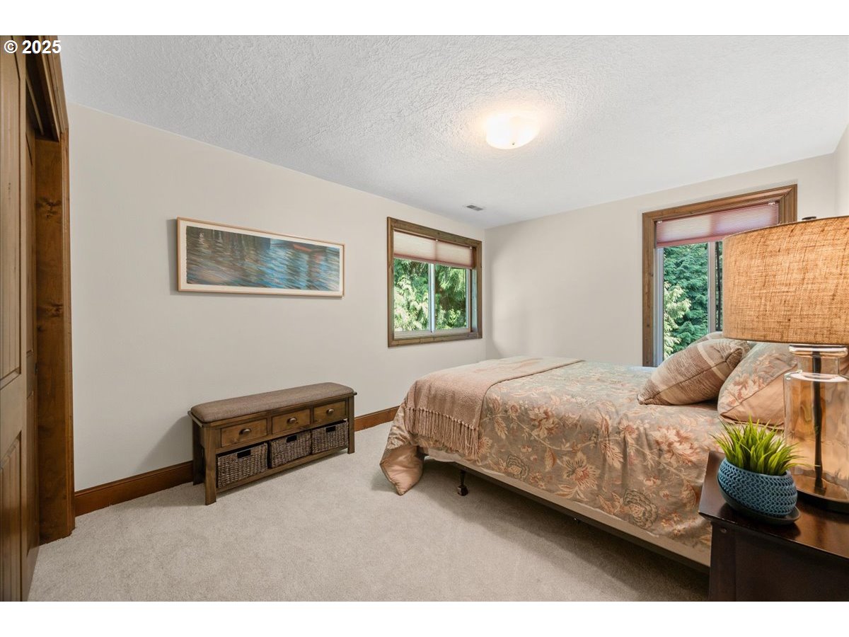3633 SE Oxbow PKWY