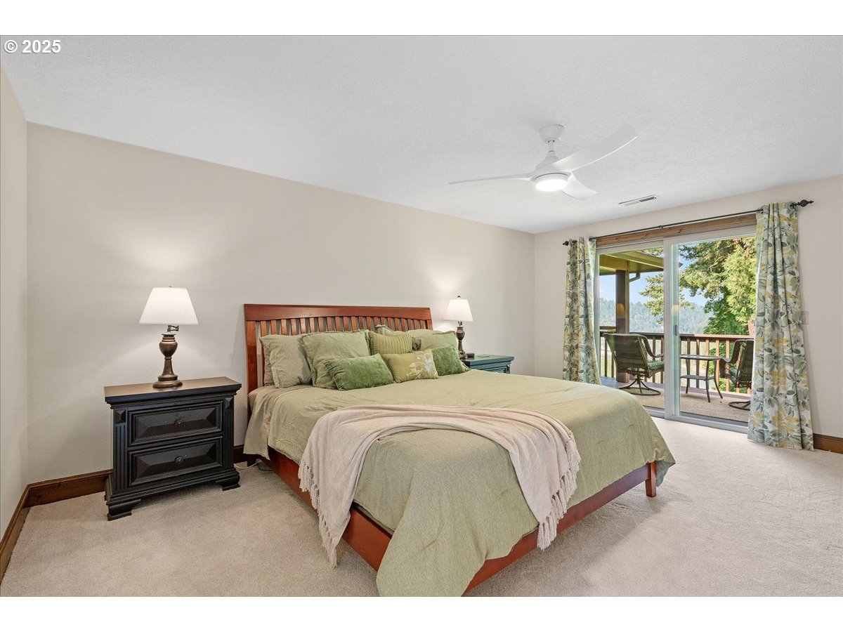3633 SE Oxbow PKWY