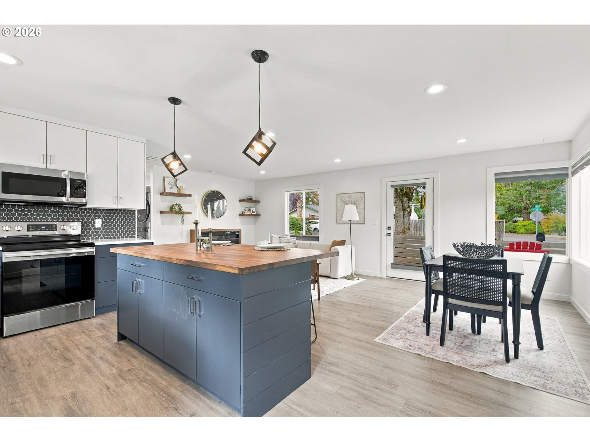 2850 NE 111TH DR