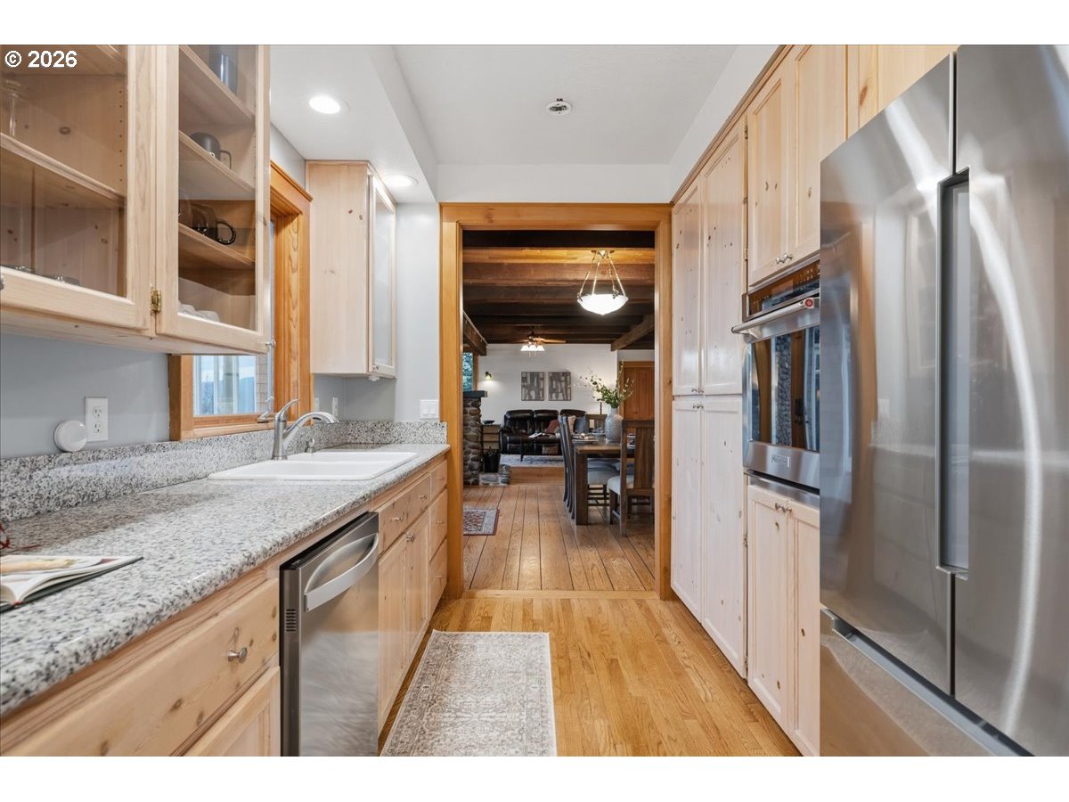 41225 E LARCH MOUNTAIN RD