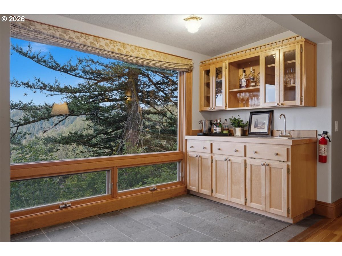 41225 E LARCH MOUNTAIN RD