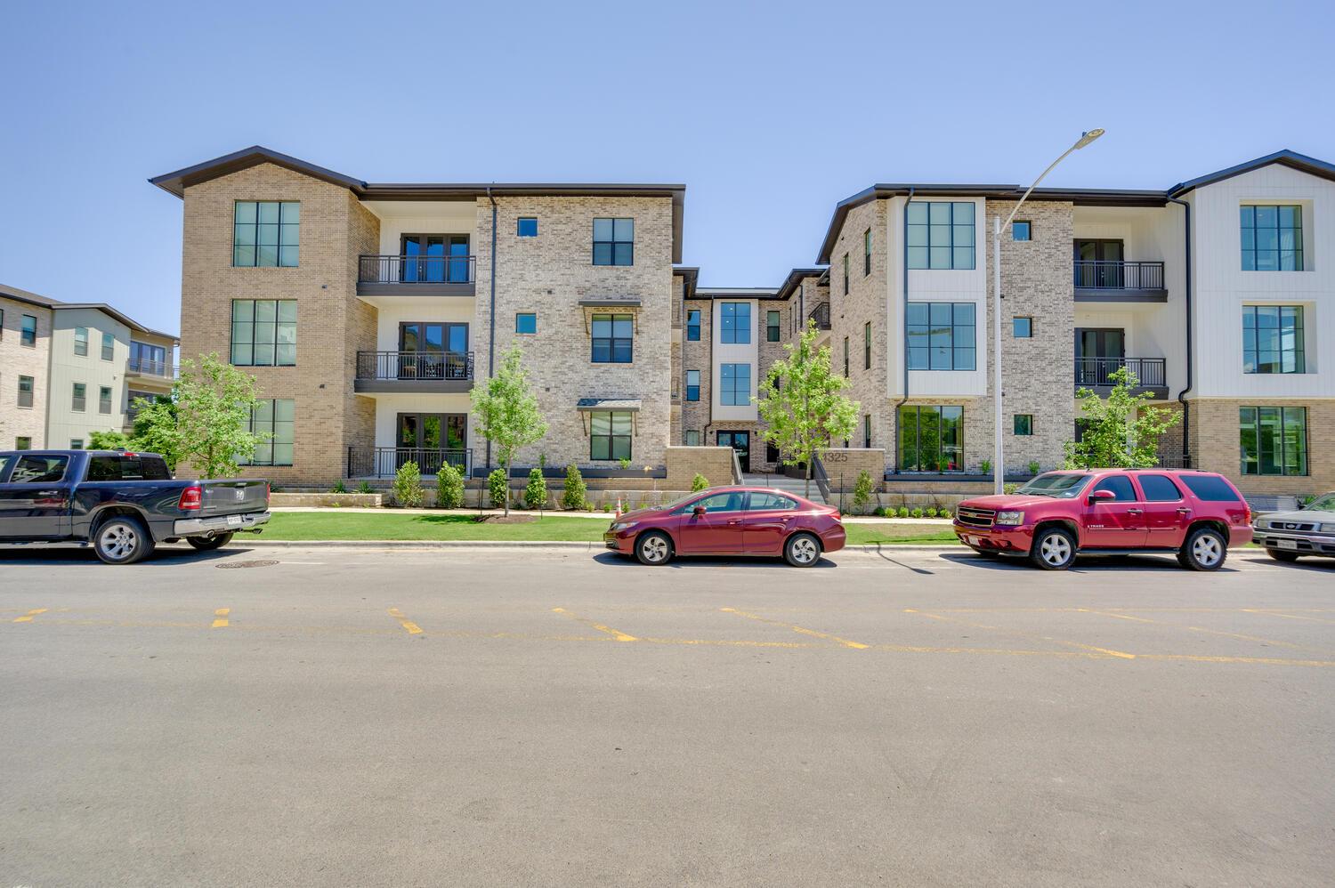 4325 Jackson Ave # 2105