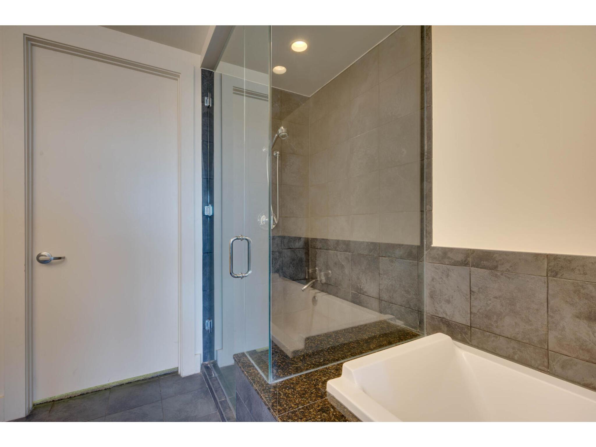 210 Lee Barton DR # 411