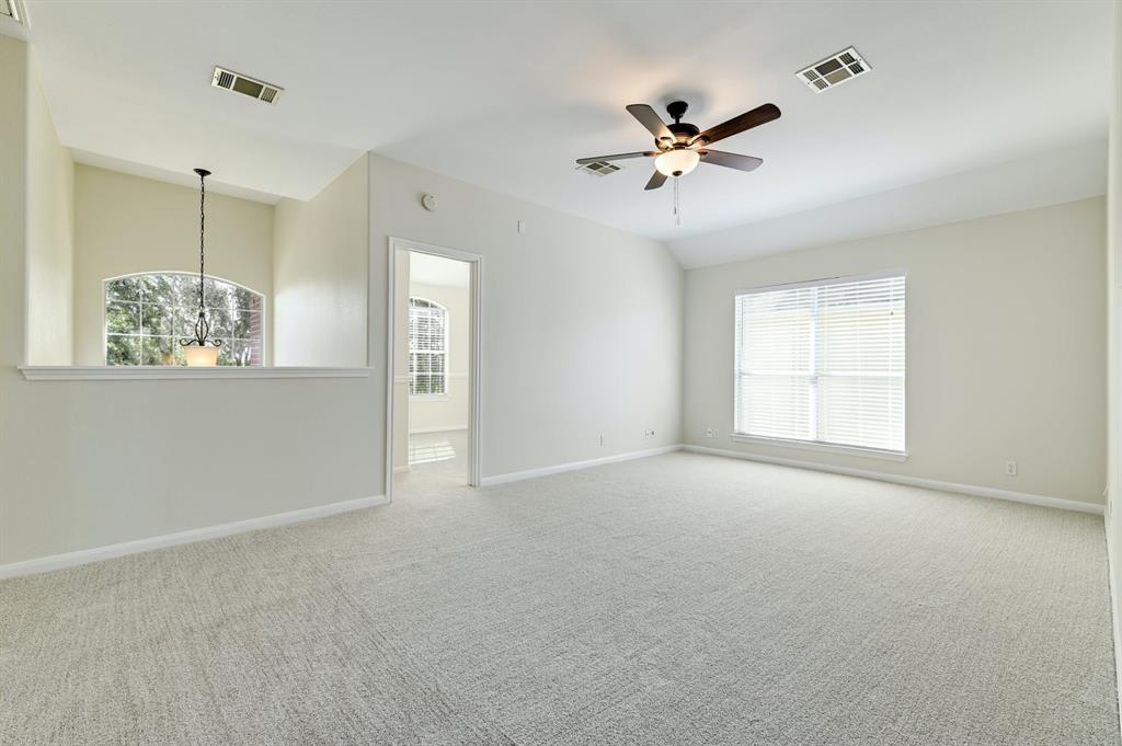 20308 Farm Pond LN