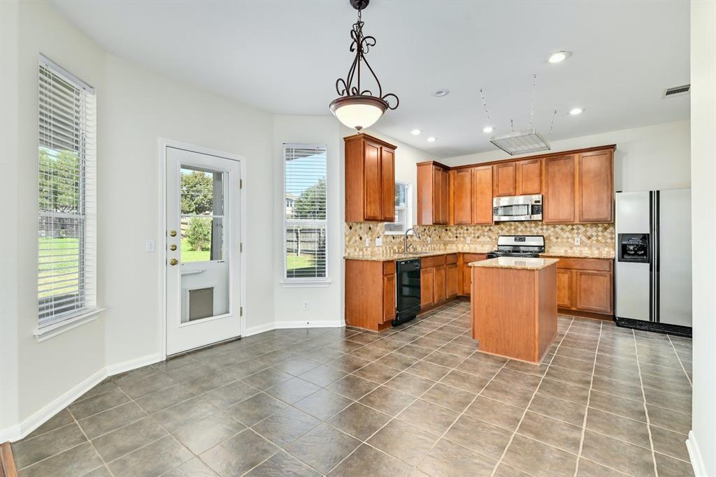 20308 Farm Pond LN
