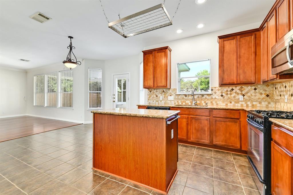 20308 Farm Pond LN