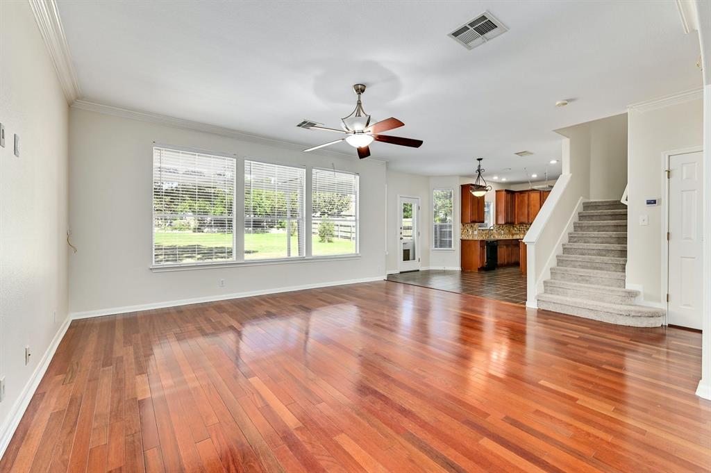 20308 Farm Pond LN