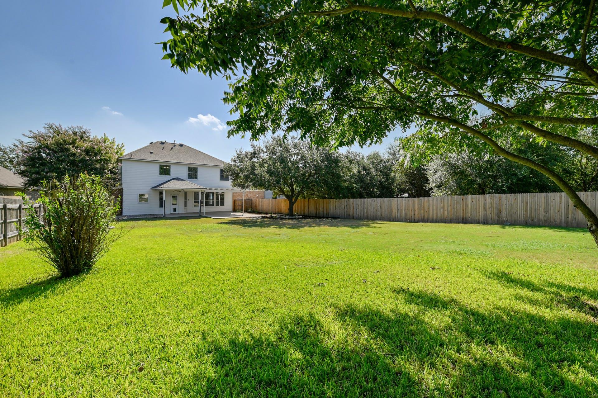 20308 Farm Pond LN