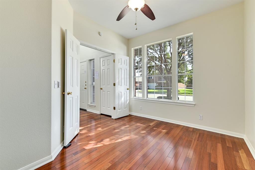 20308 Farm Pond LN