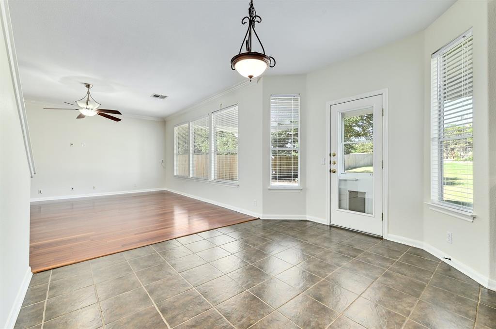 20308 Farm Pond LN
