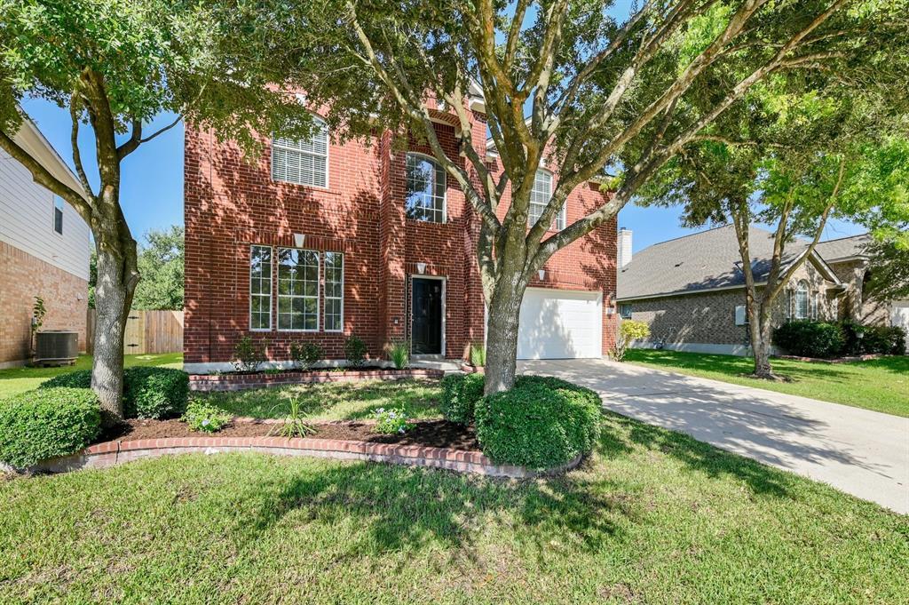 20308 Farm Pond LN