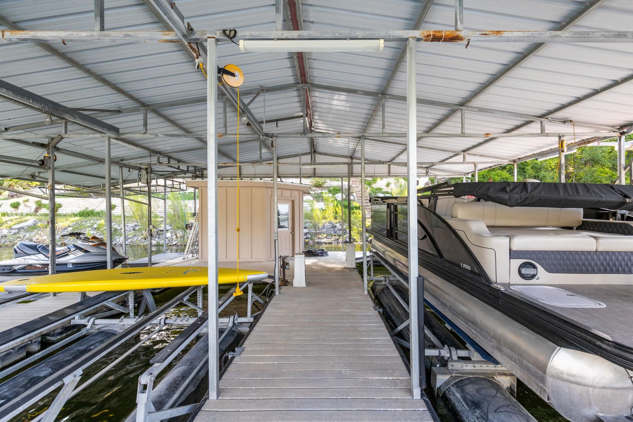 805 Brooks Hollow RD