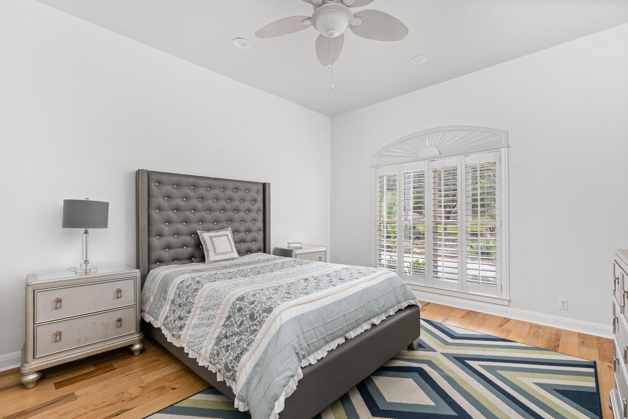 805 Brooks Hollow RD