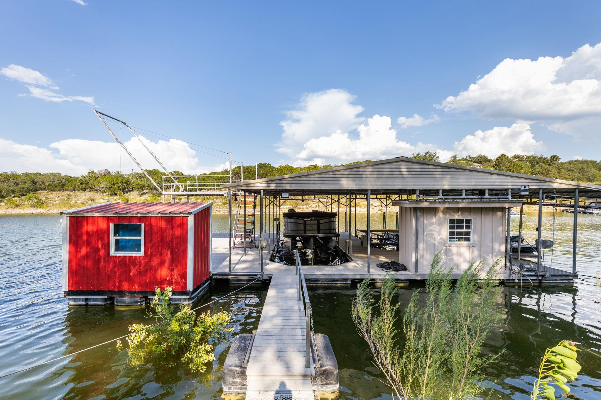 805 Brooks Hollow RD