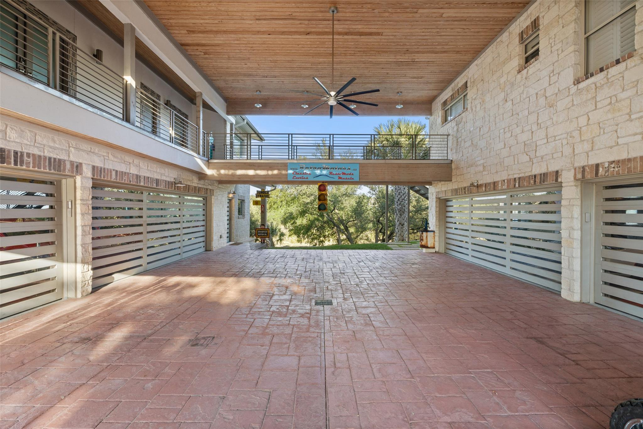 805 Brooks Hollow RD