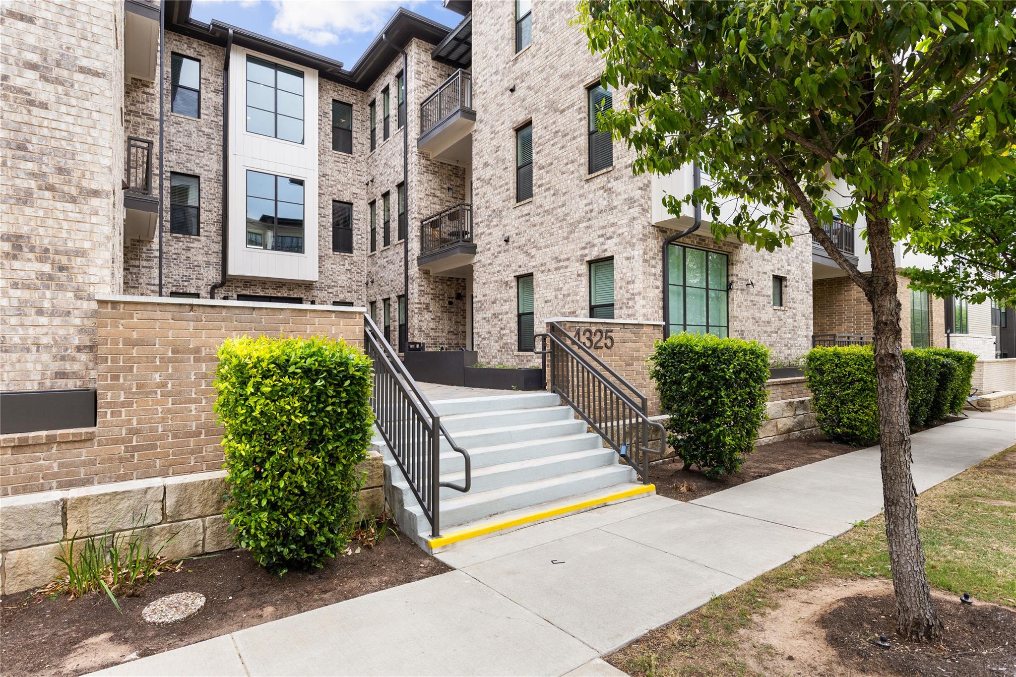 4325 Jackson Ave # 2105