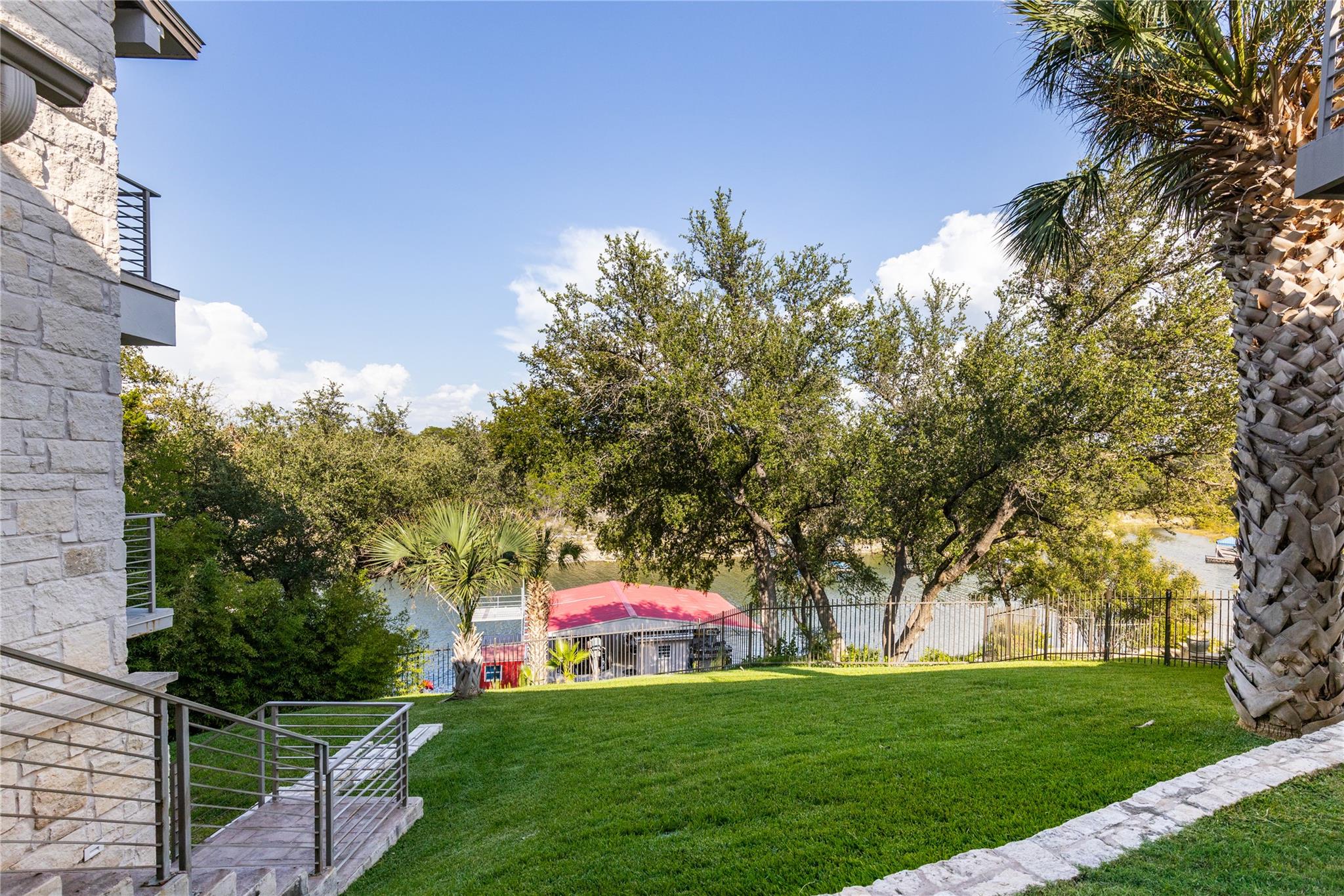 805 Brooks Hollow RD