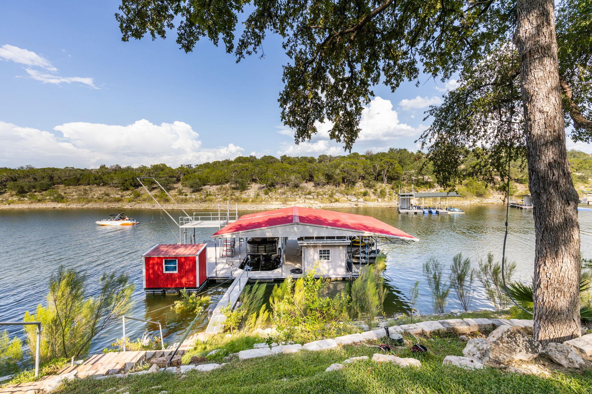 805 Brooks Hollow RD