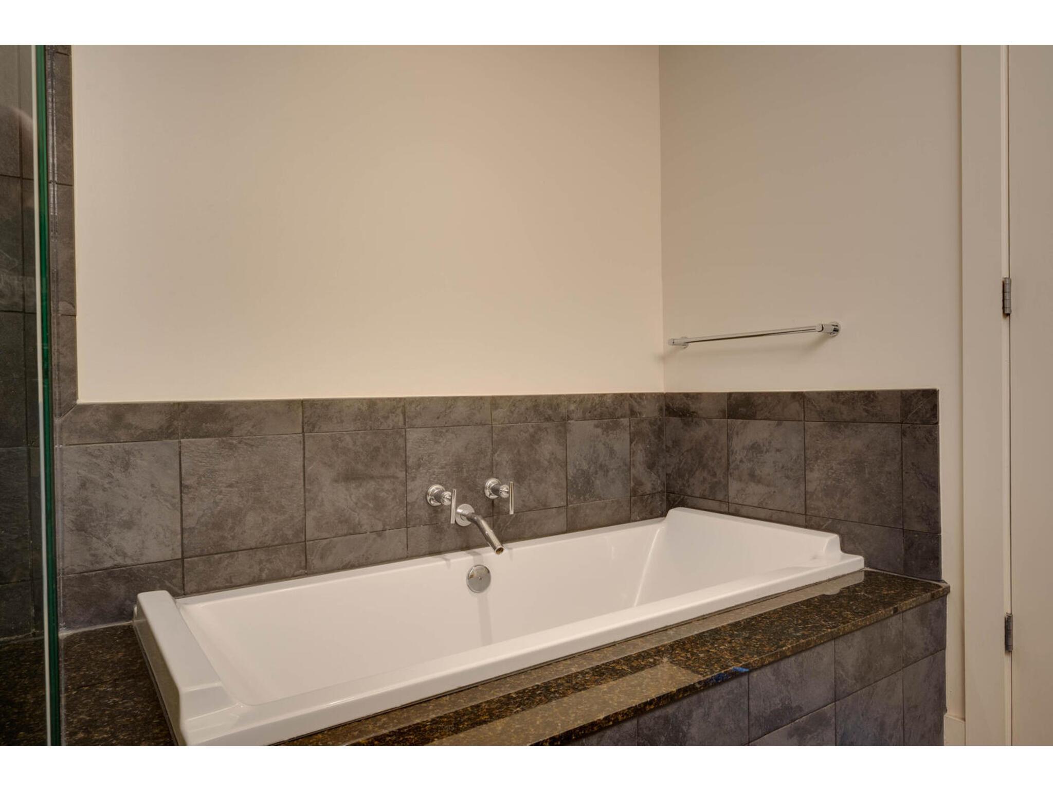 210 Lee Barton DR # 411