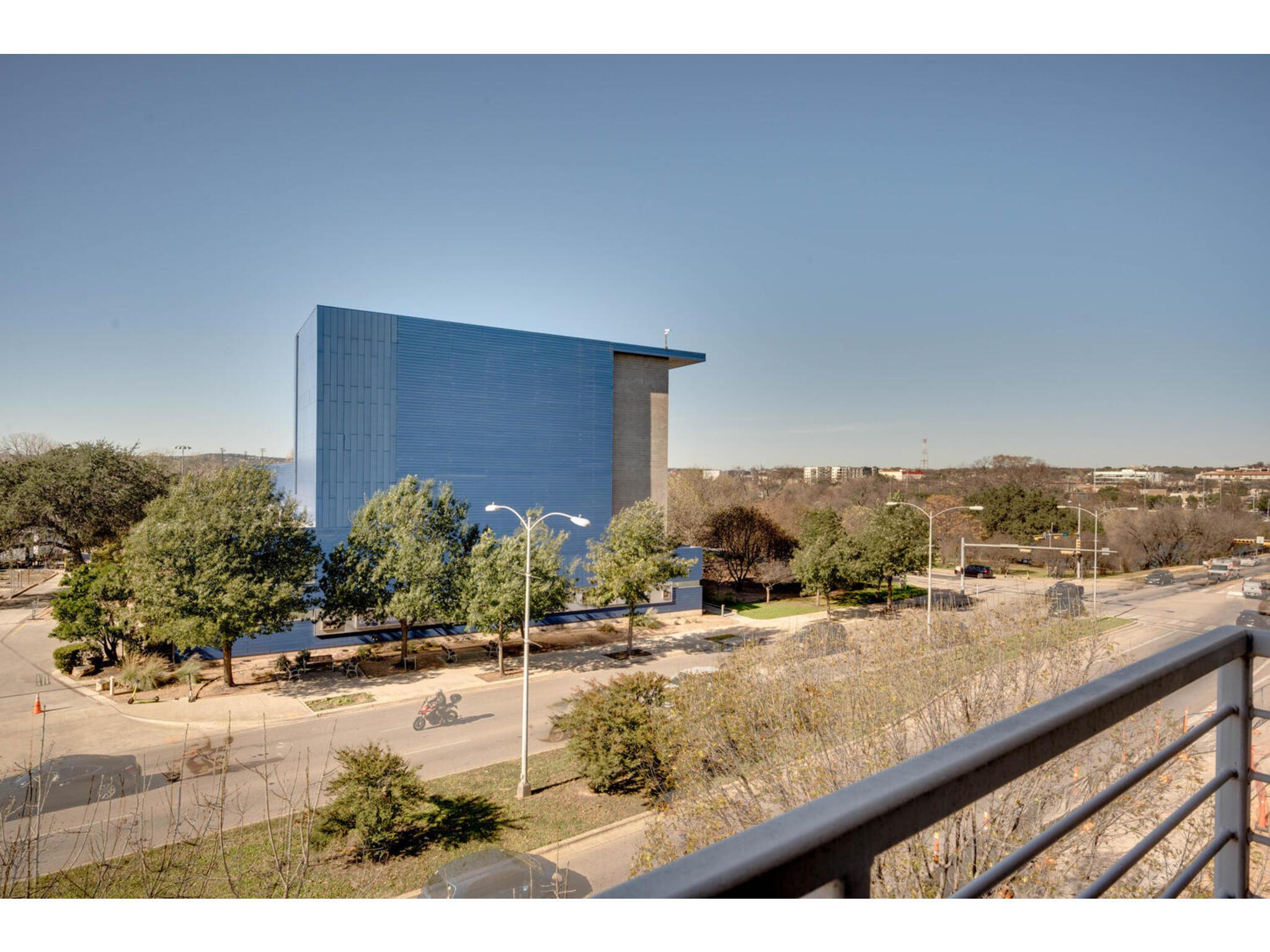 210 Lee Barton DR # 411