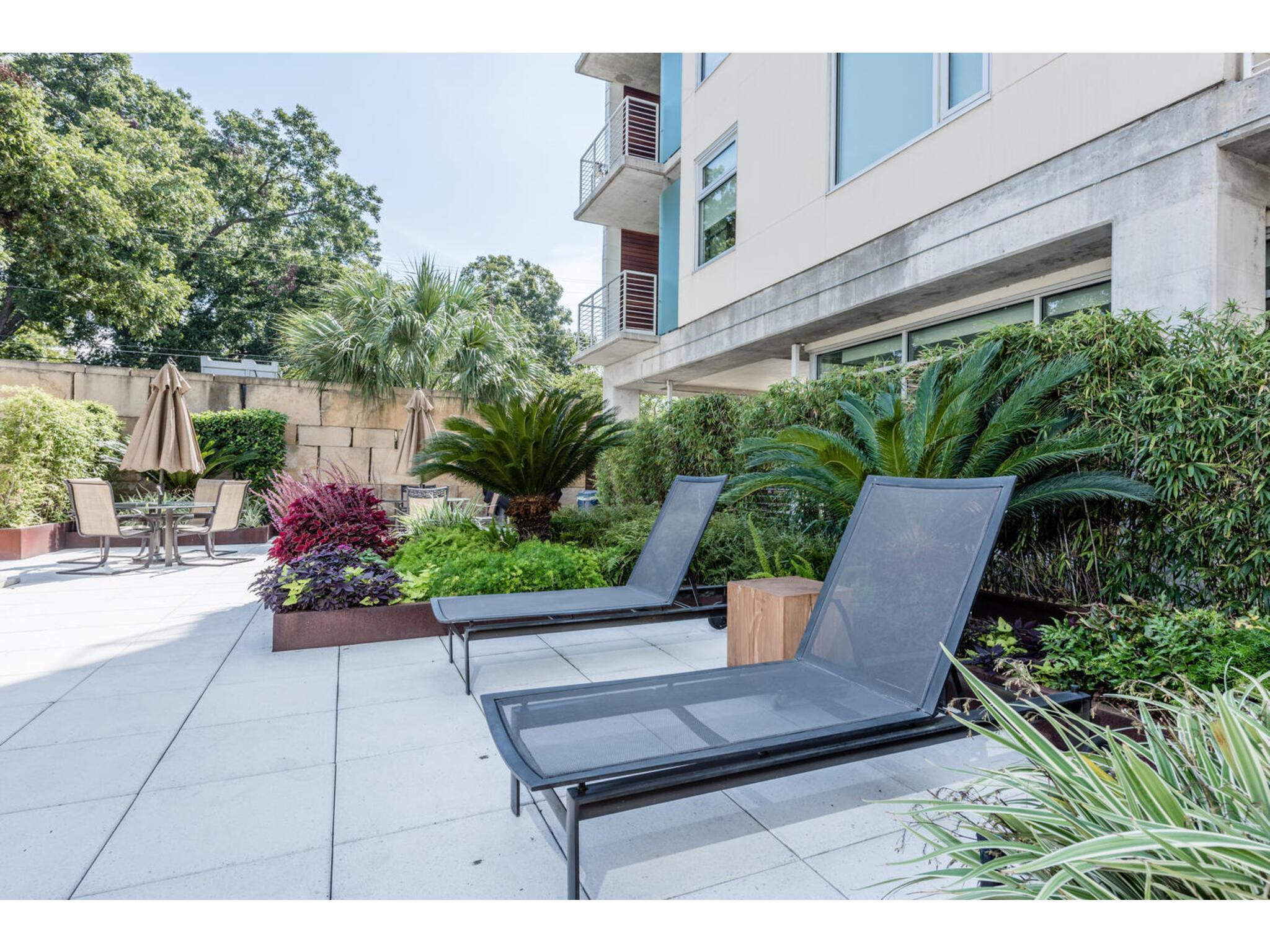 210 Lee Barton DR # 411