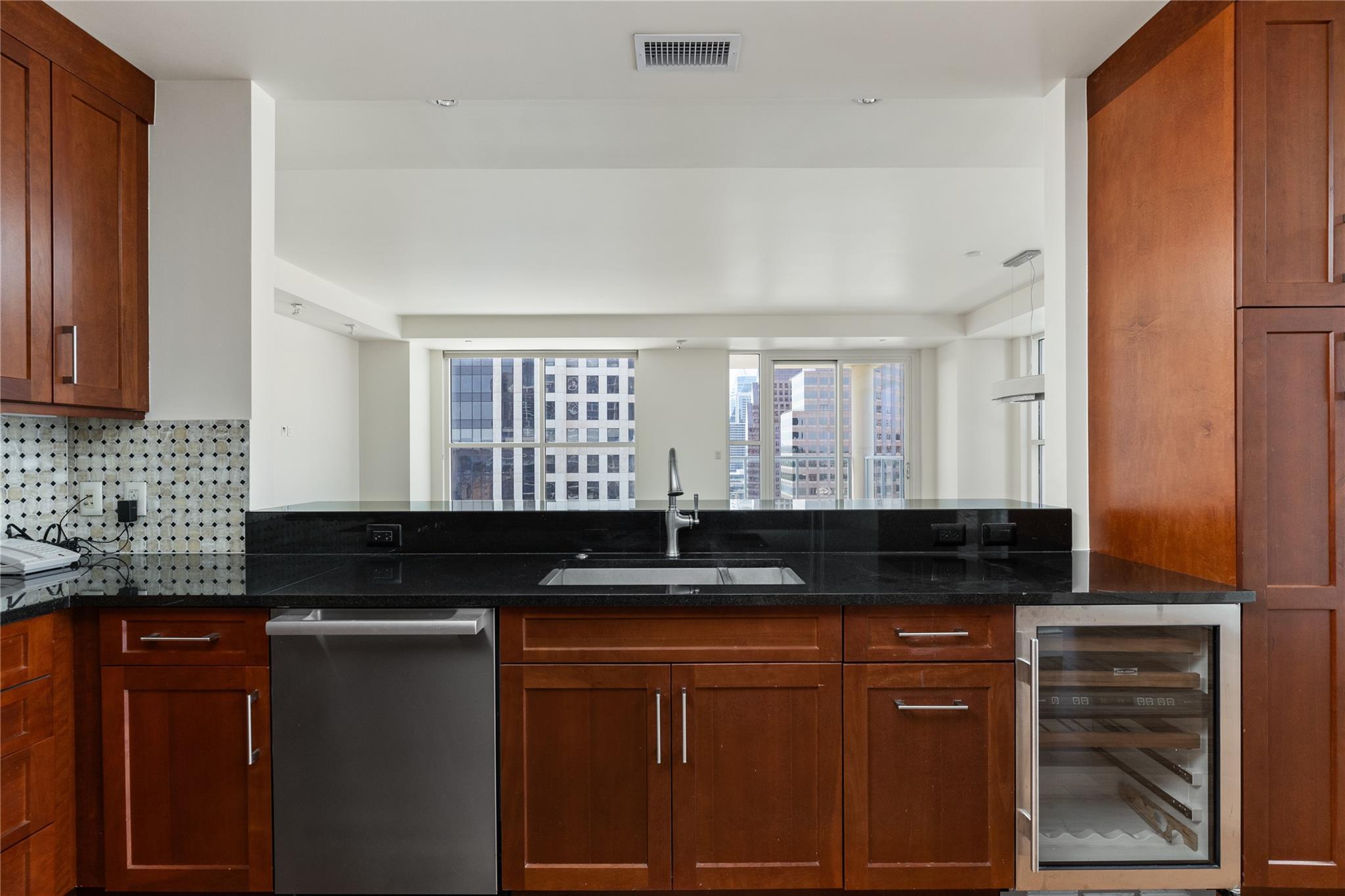 98 San Jacinto BLVD # 1502