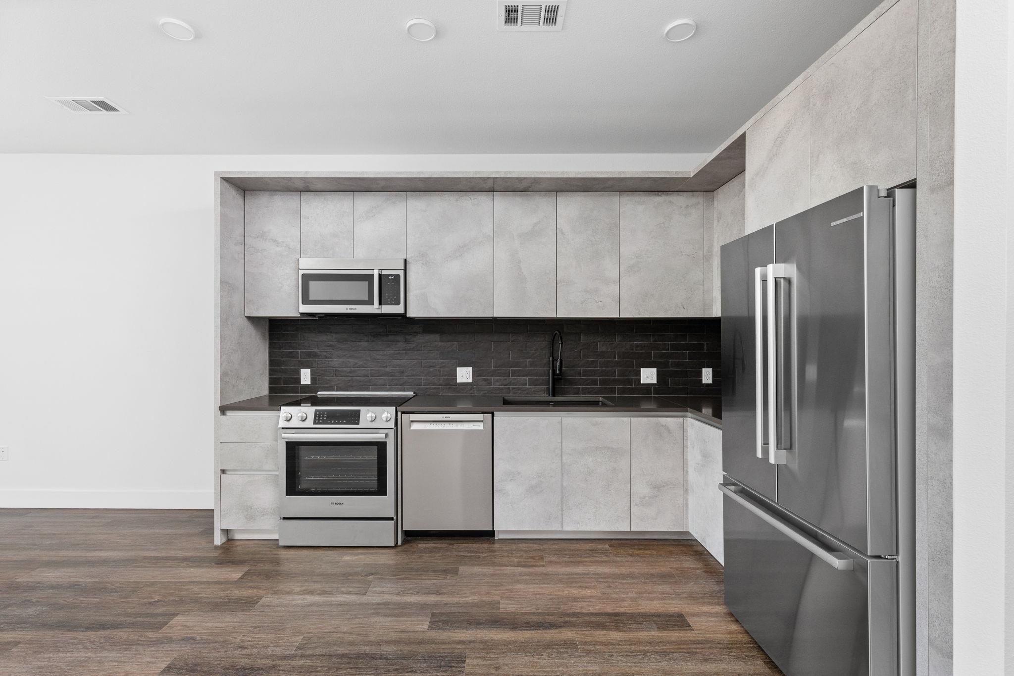 4315 S Congress Ave # 527