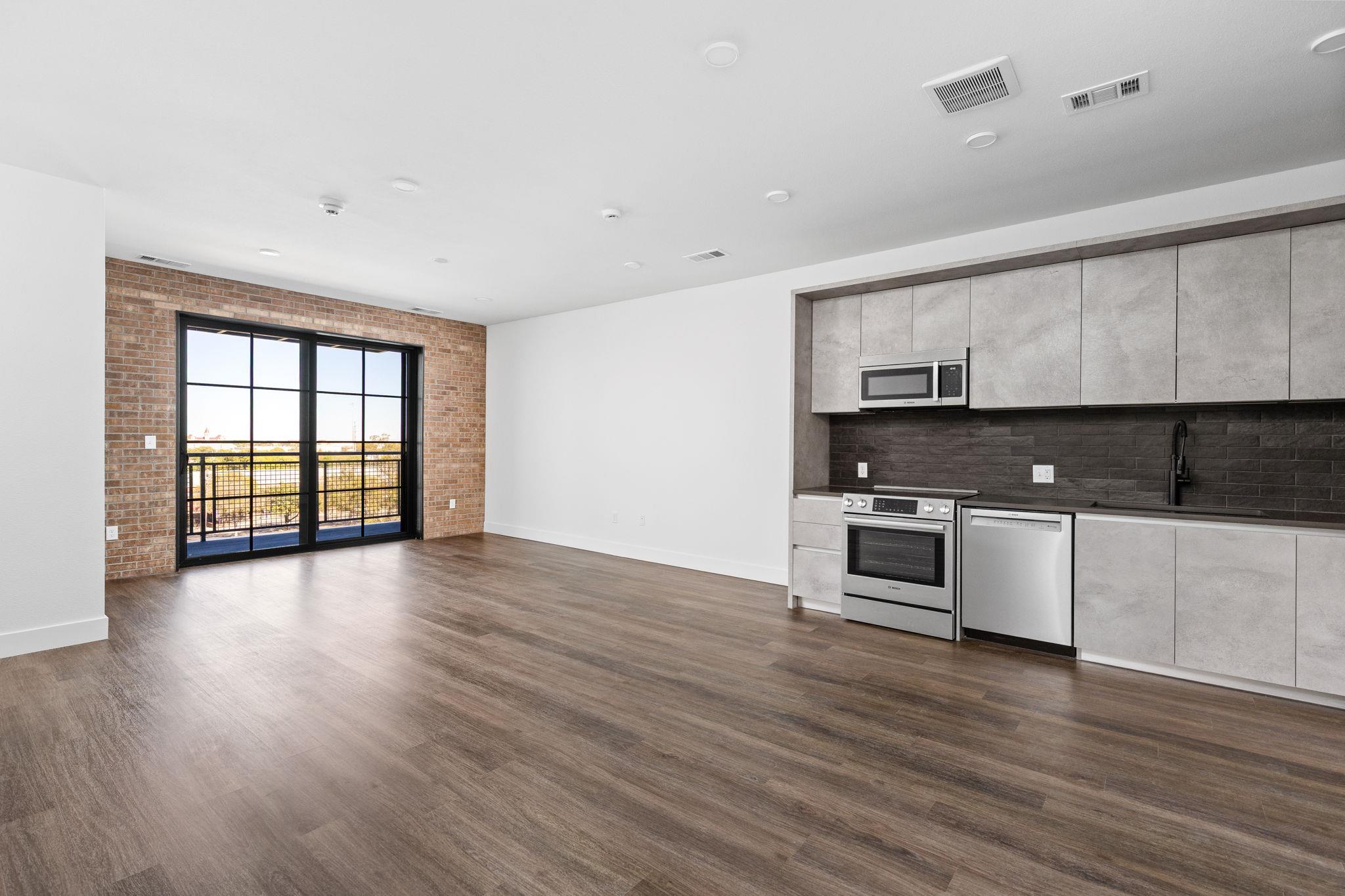 4315 S Congress Ave # 527