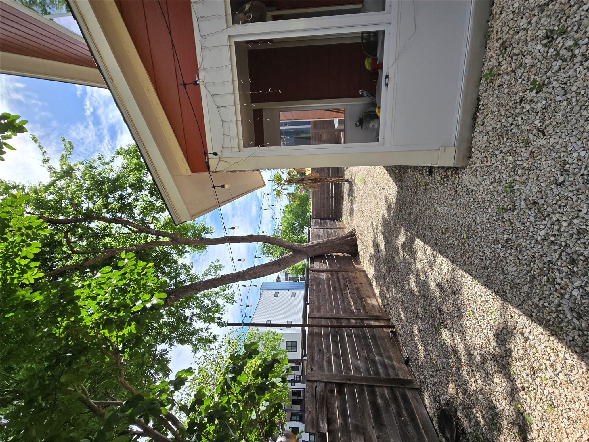 3004 Neal ST