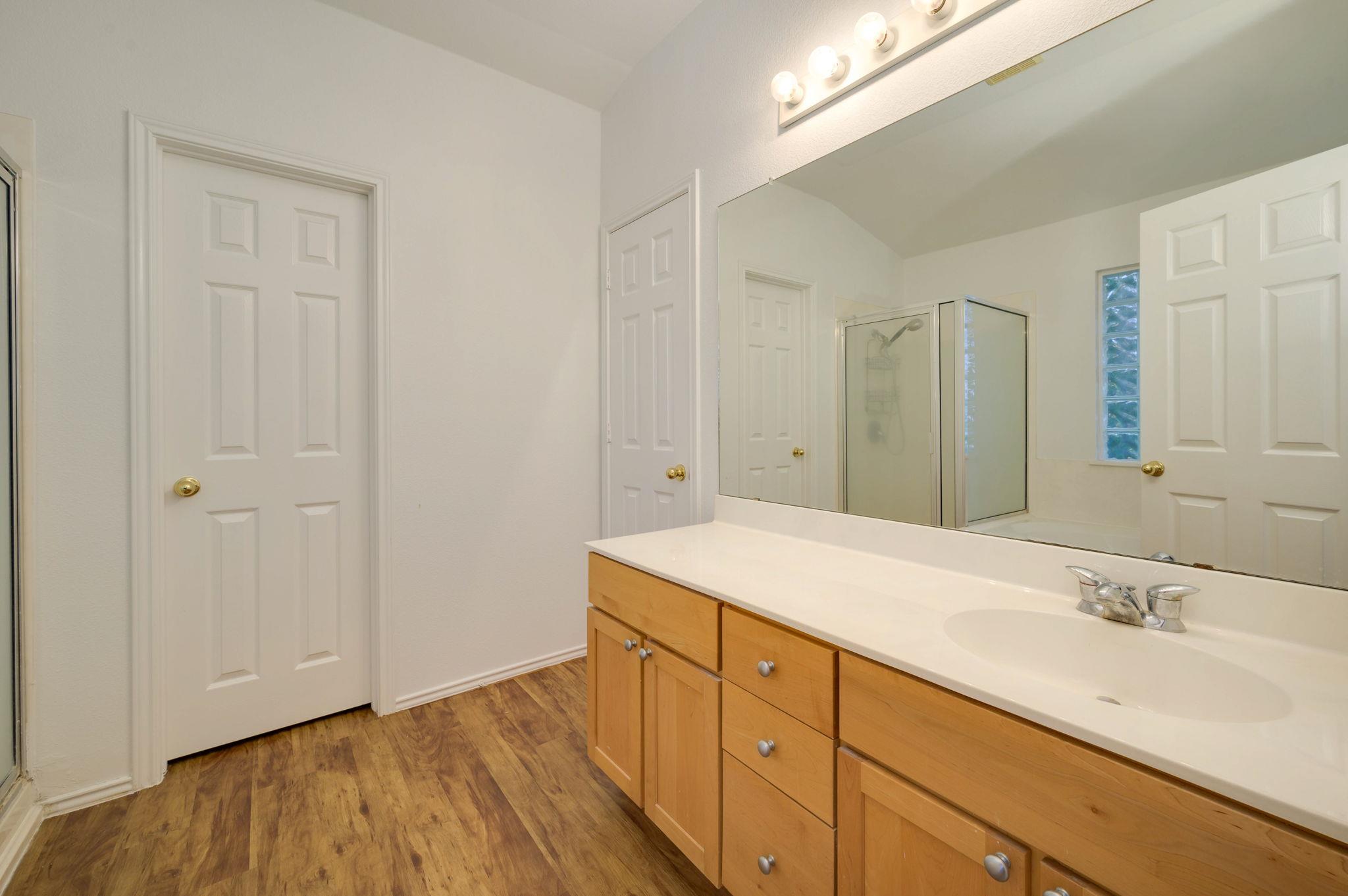 1112 Sundrop PL