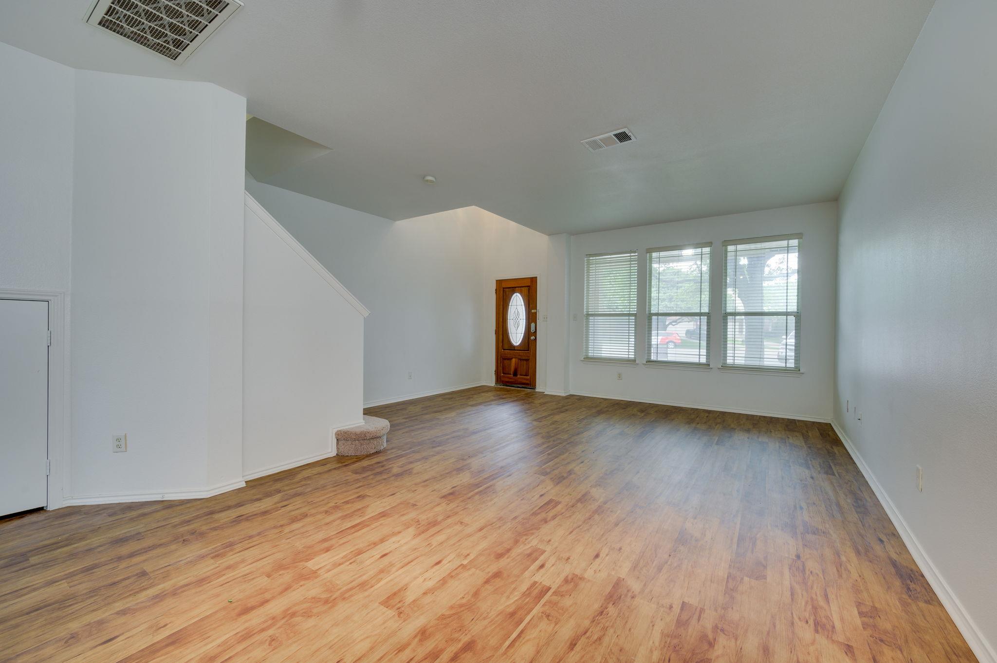 1112 Sundrop PL