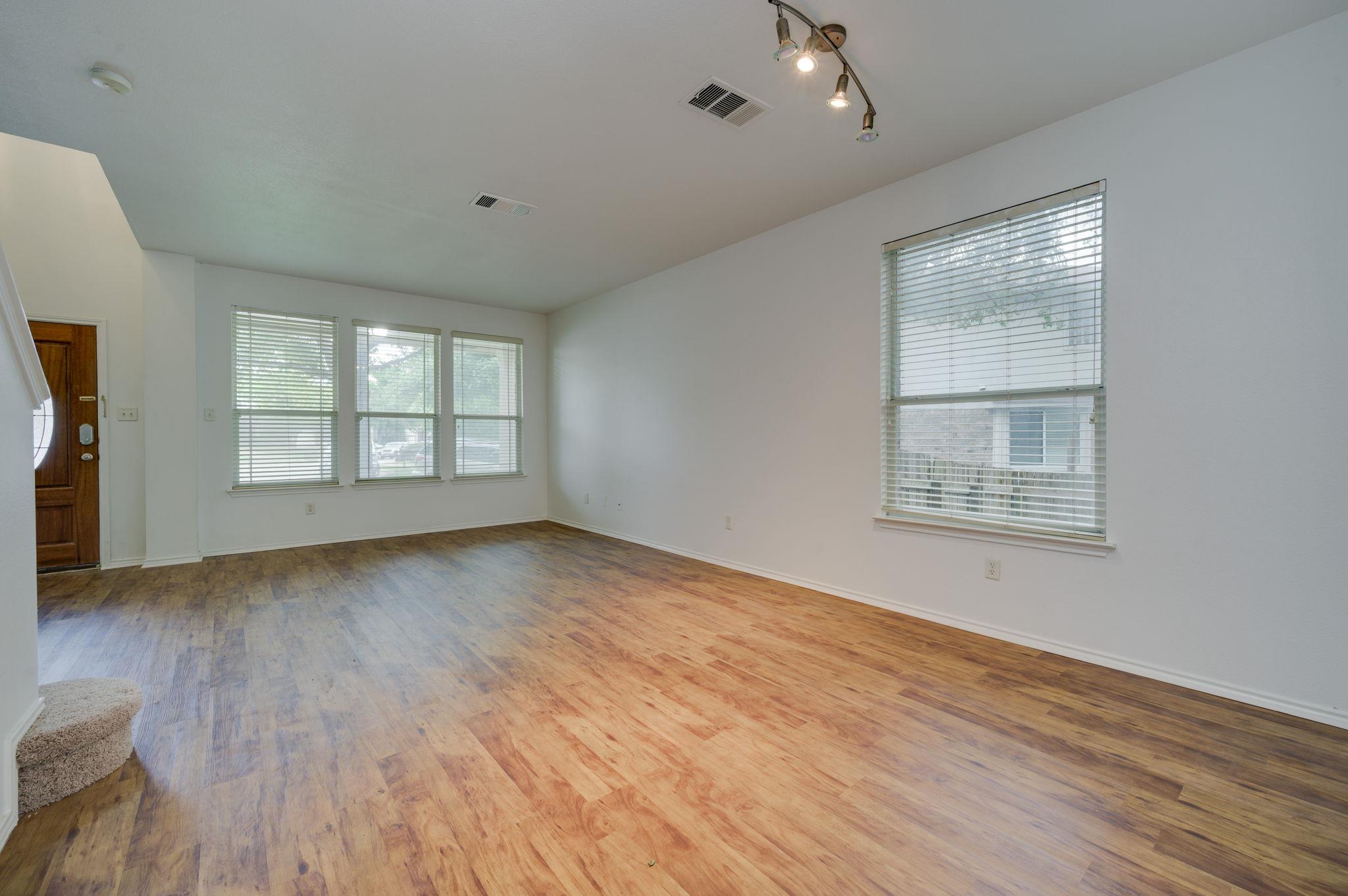 1112 Sundrop PL