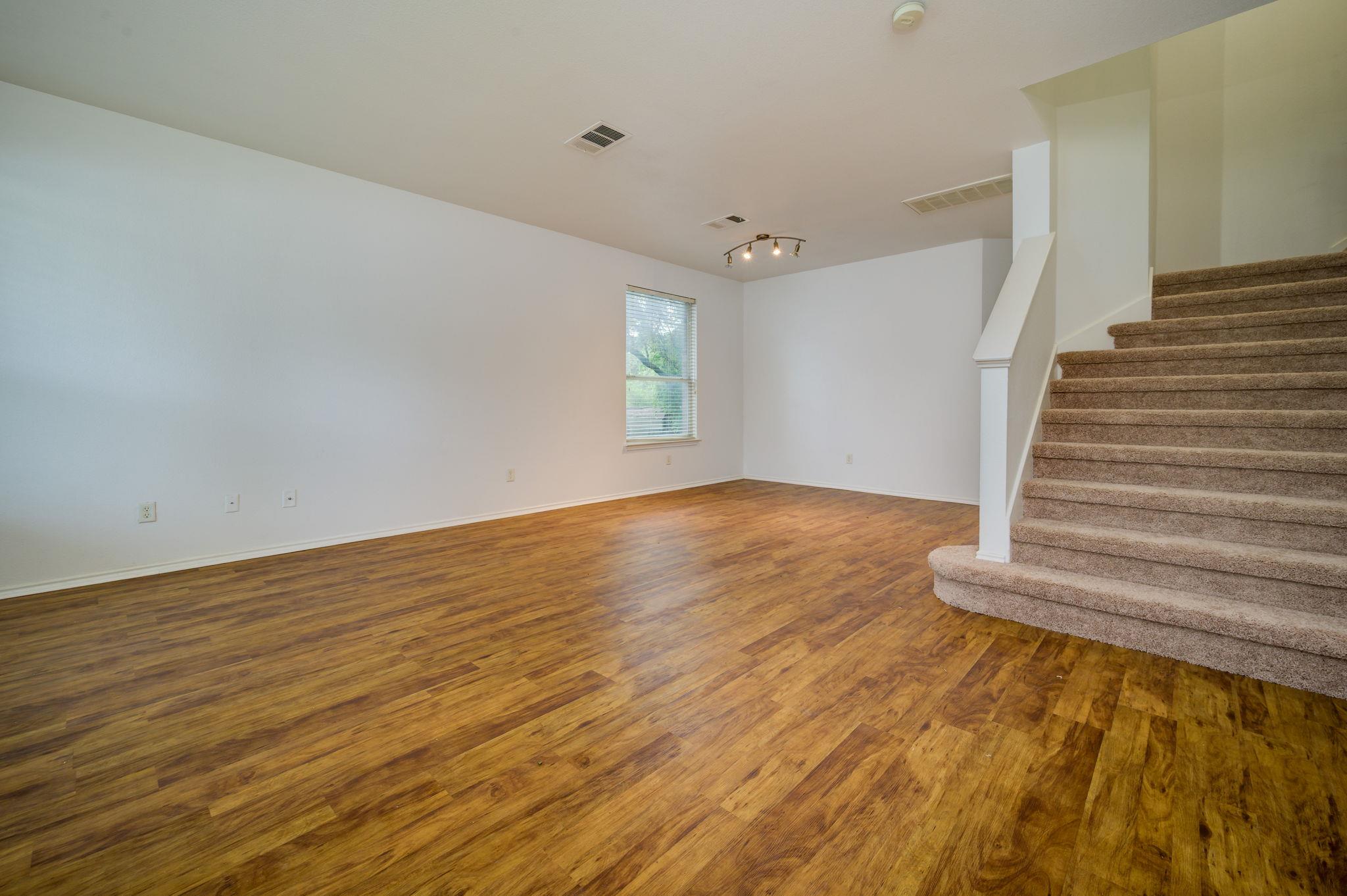 1112 Sundrop PL