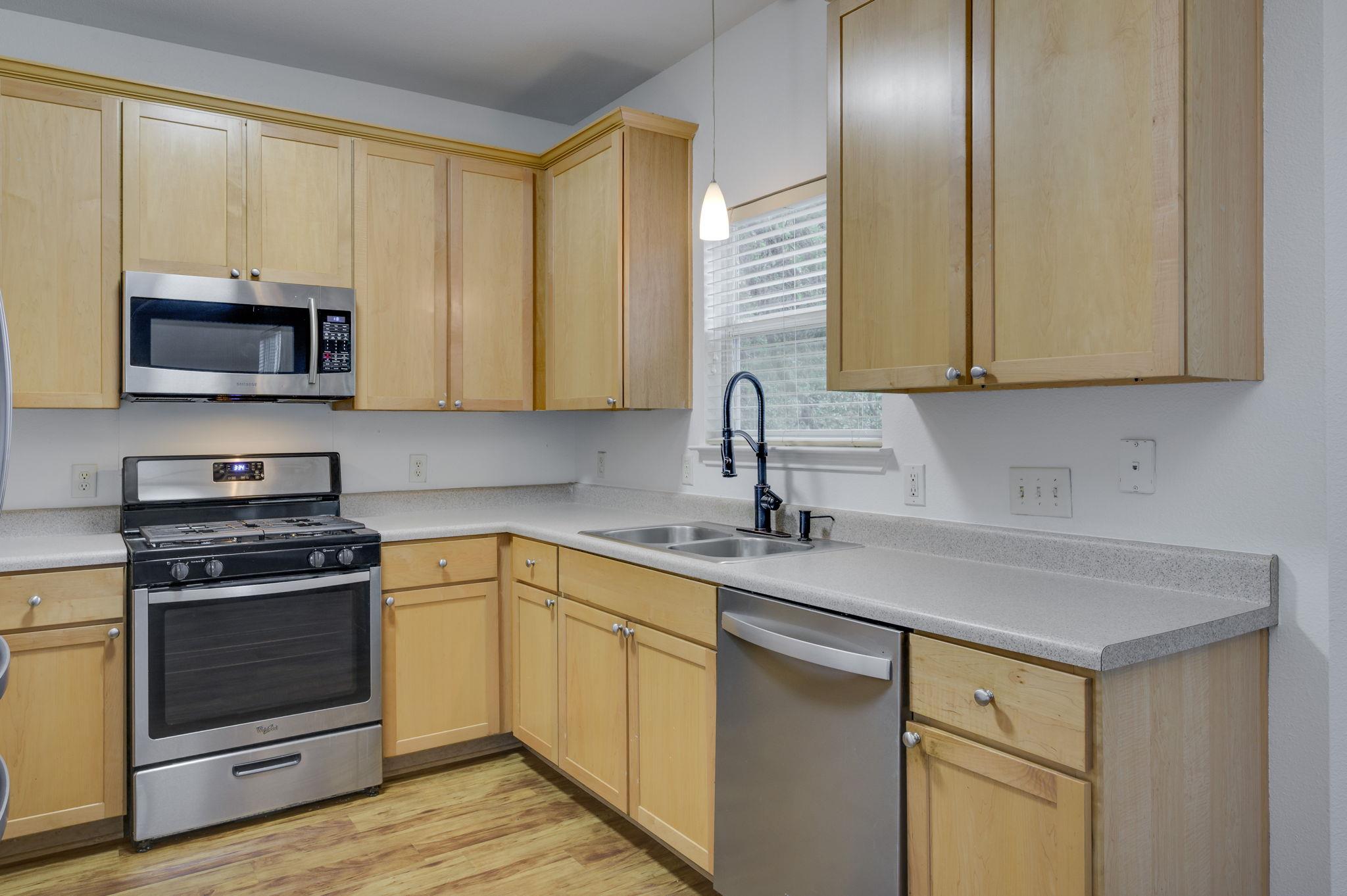 1112 Sundrop PL